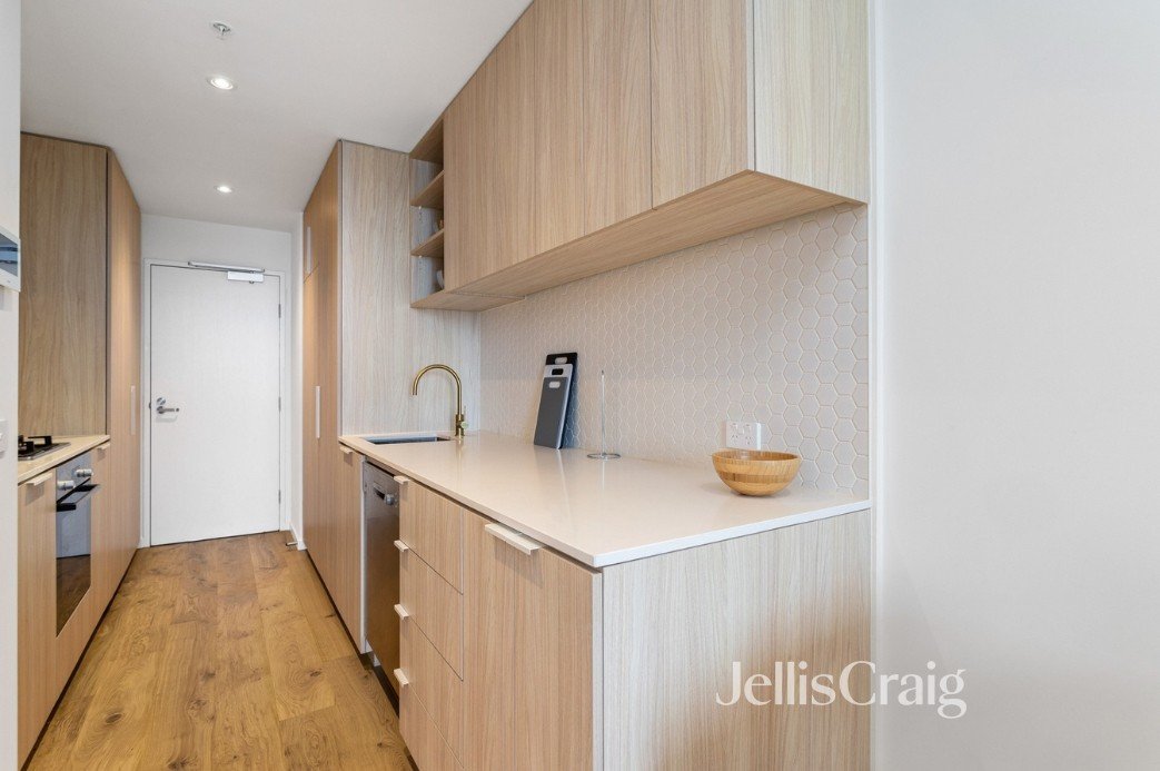 1009/8 Hallenstein Street, Footscray image 5