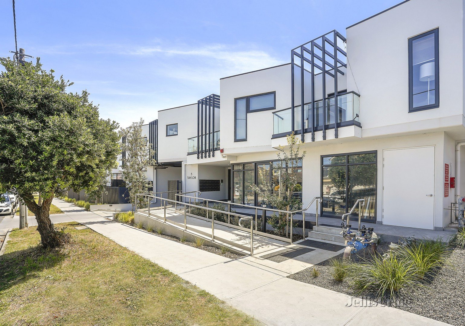 10/1-5 Taylor Avenue, Aspendale image 1