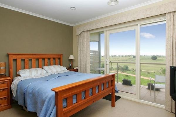 10/1 Greg Norman Drive, Point Cook image 4