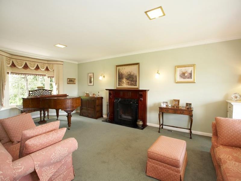 101 Hill Road, Balwyn North image 3