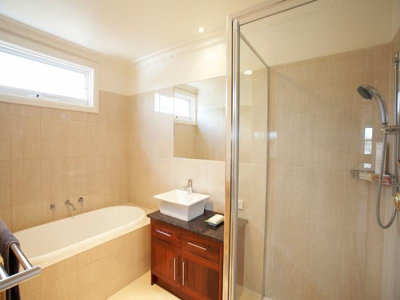 101 Hill Road, Balwyn North image 6