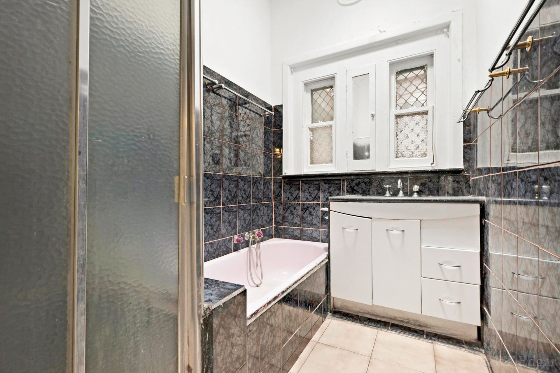 Property Gallery Thumbnail 8