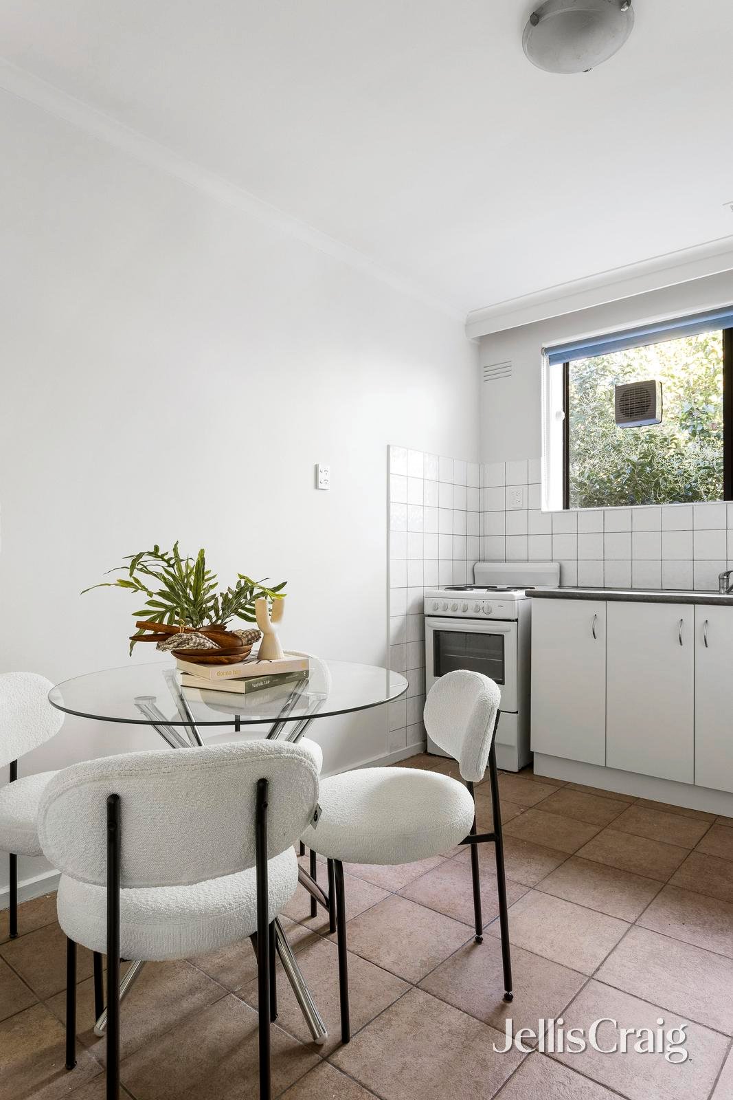 10/10 Middle Road, Maribyrnong image 3