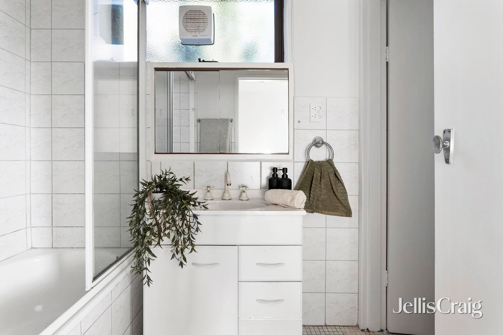 10/10 Middle Road, Maribyrnong image 5