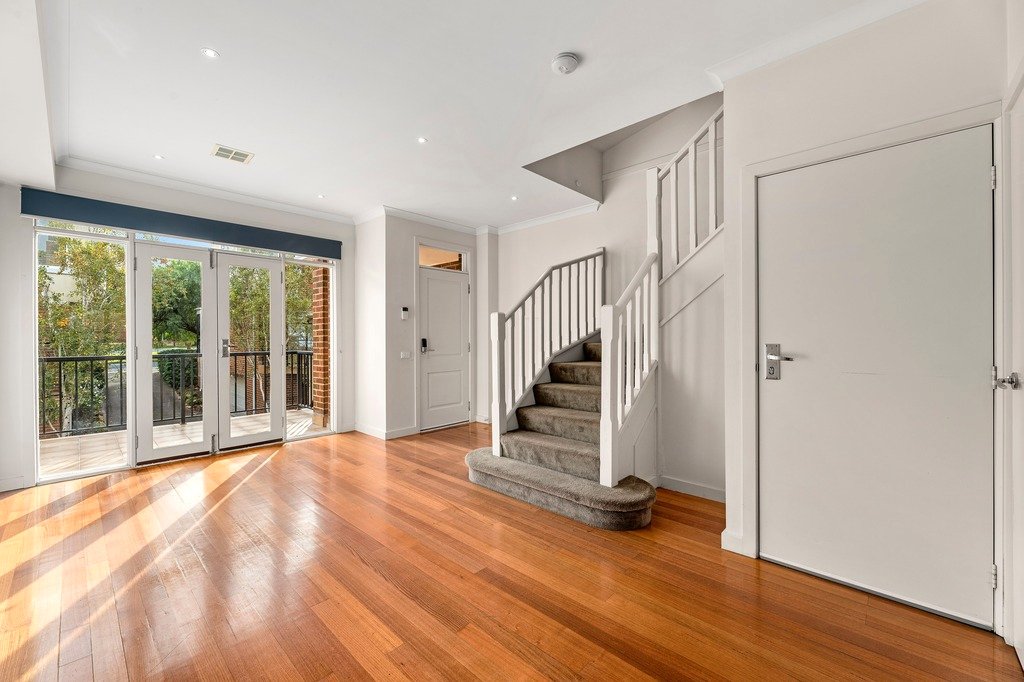 10/1082-1086 Whitehorse Road, Box&nbsp;Hill image 2