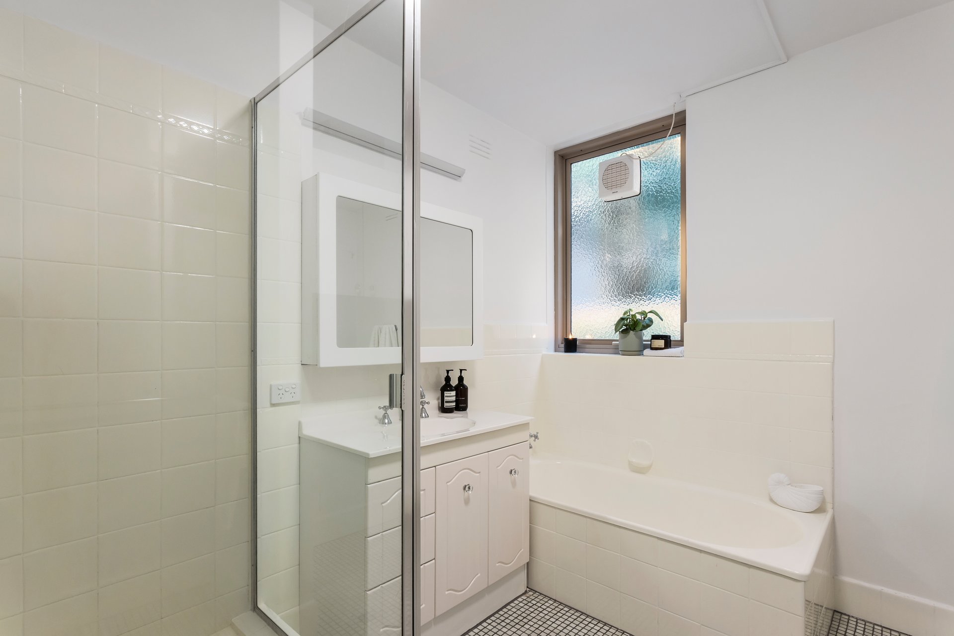 Property Gallery Thumbnail 8