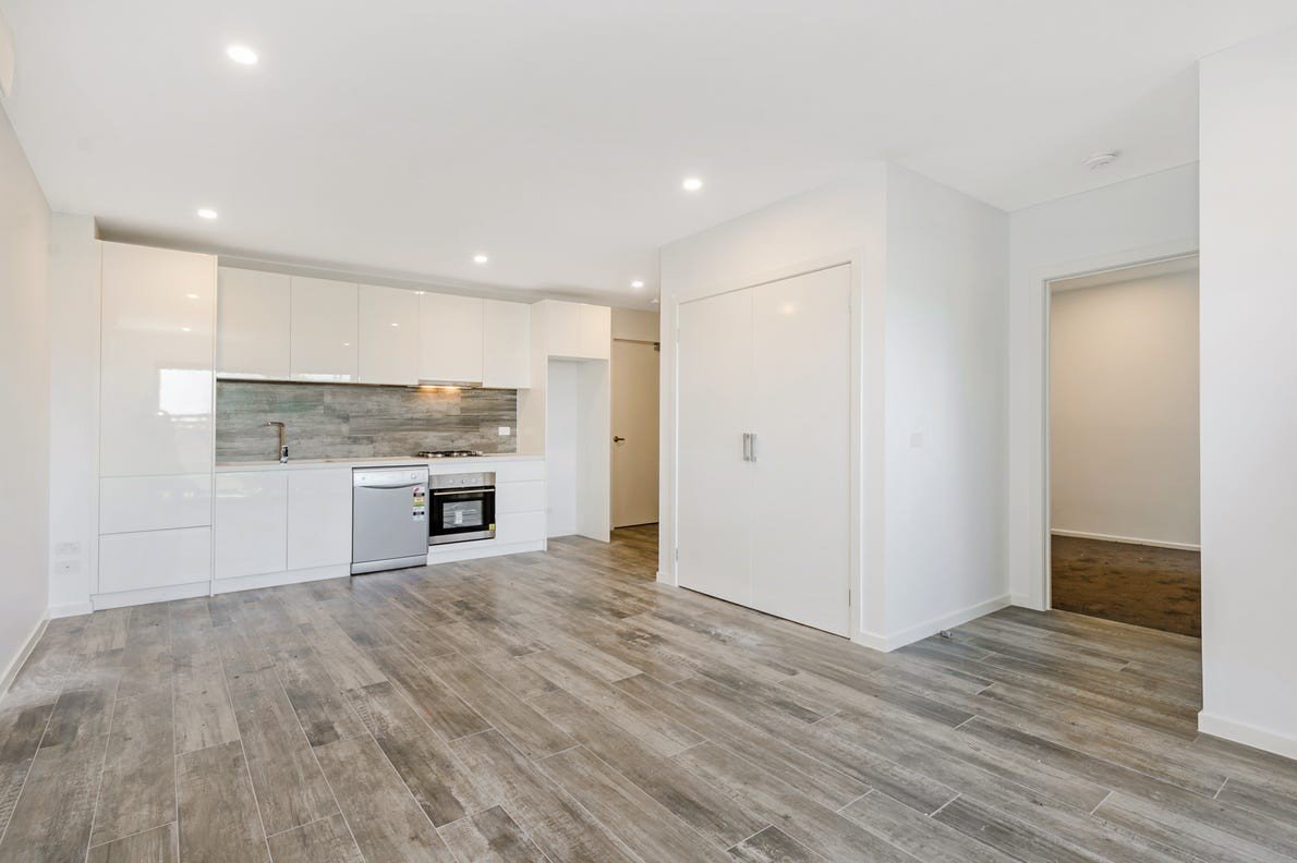 10/11 Tulip Crescent, Boronia image 2
