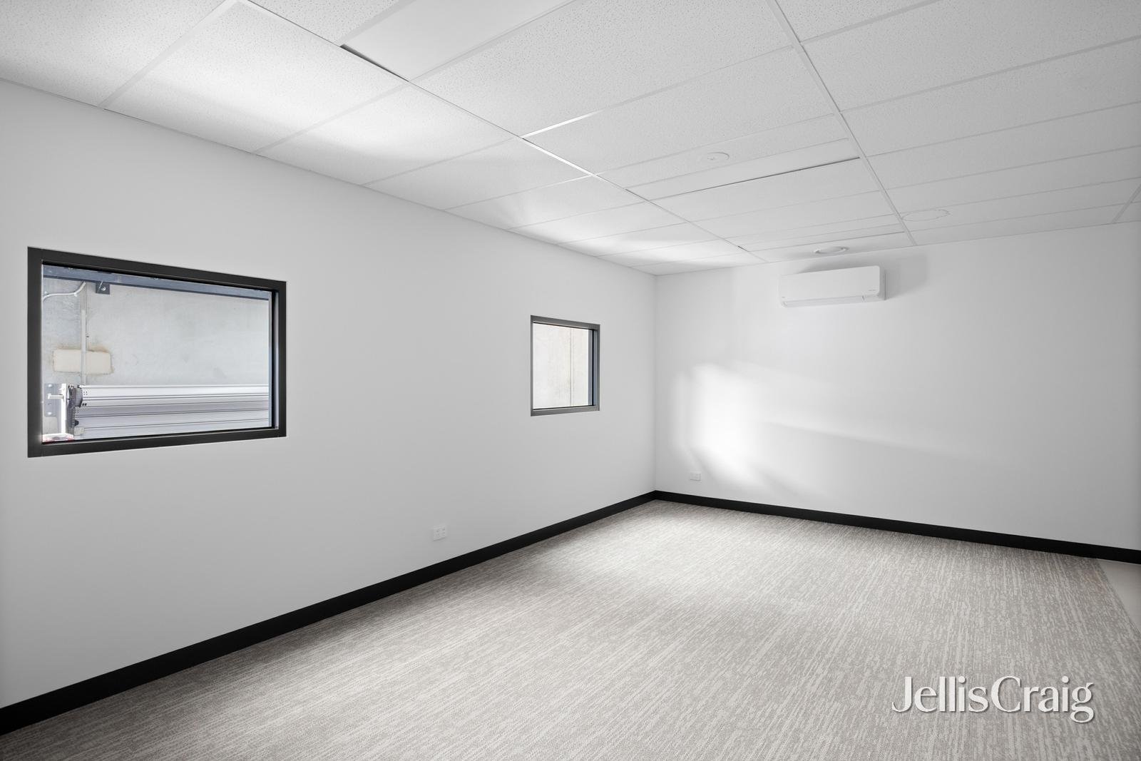 10&11/142 Hall Street, Spotswood image 3