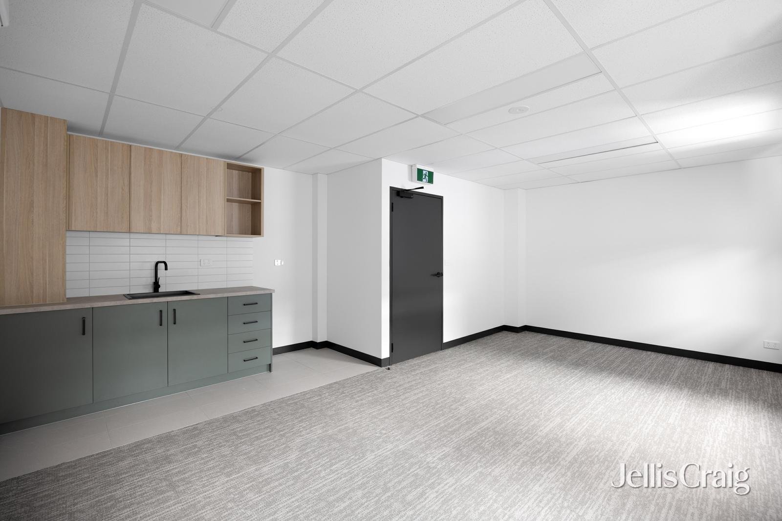 10&11/142 Hall Street, Spotswood image 4