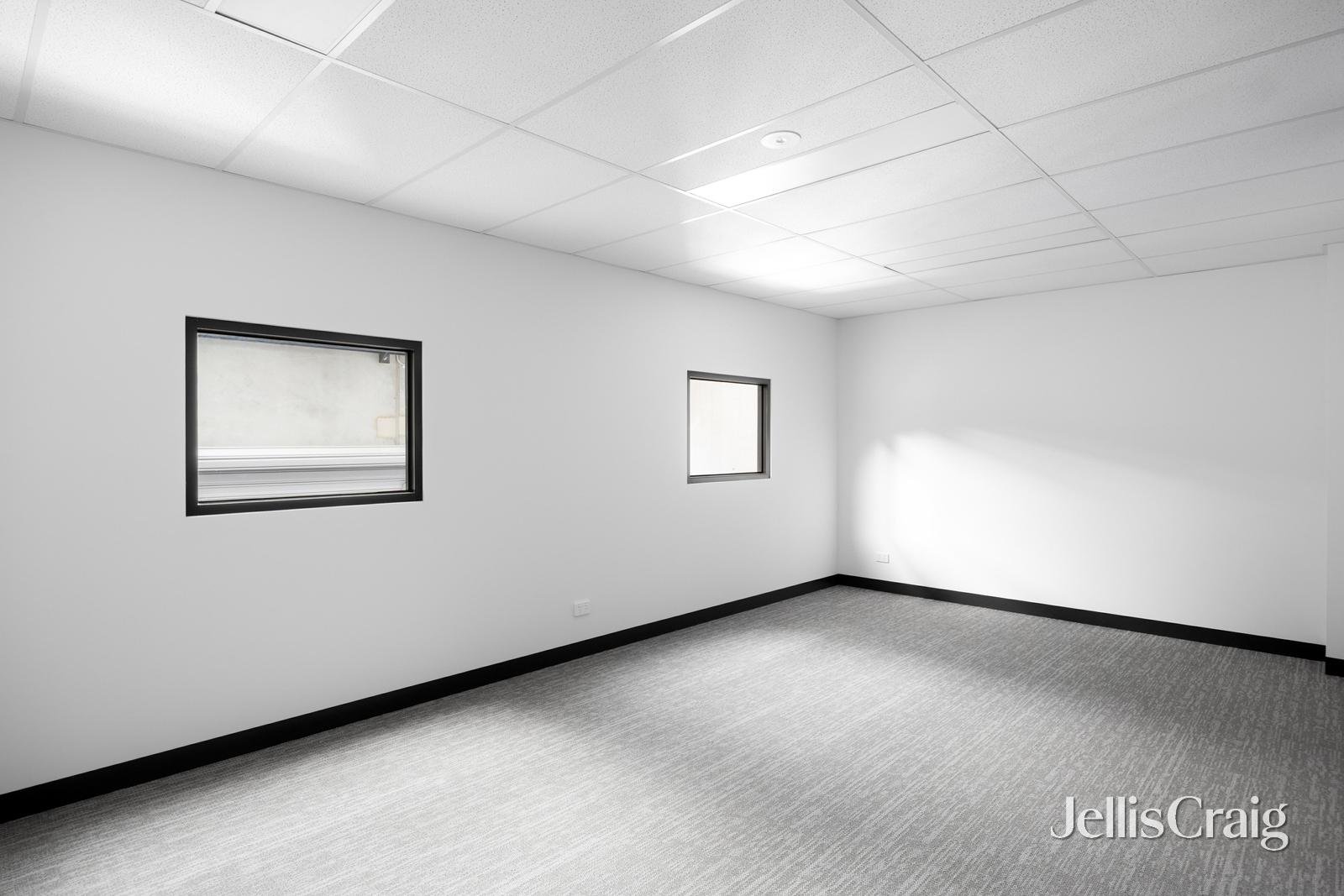 10&11/142 Hall Street, Spotswood image 8
