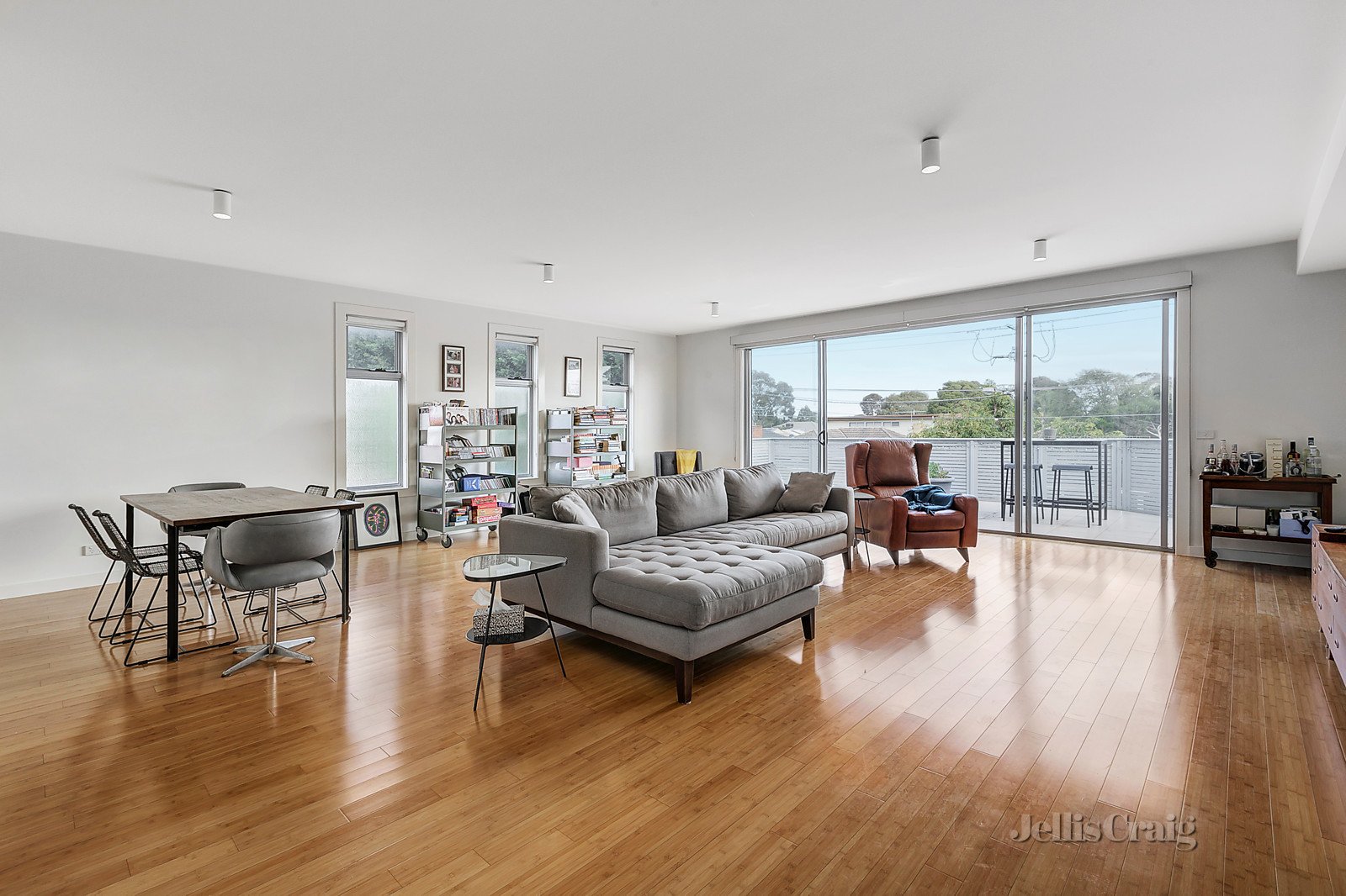 101/135 Lower Dandenong Road, Mentone image 1