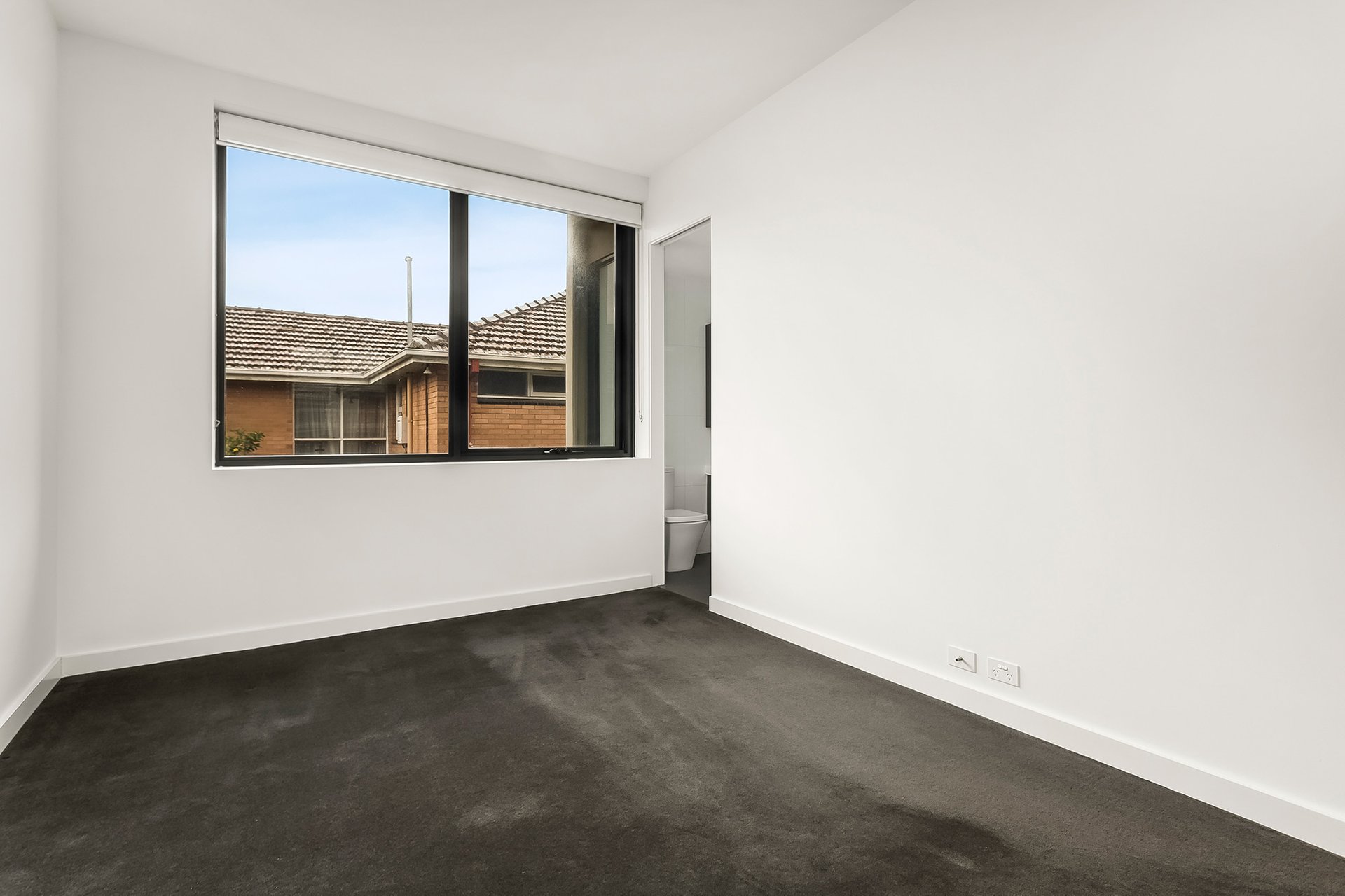 Property Gallery Thumbnail 3