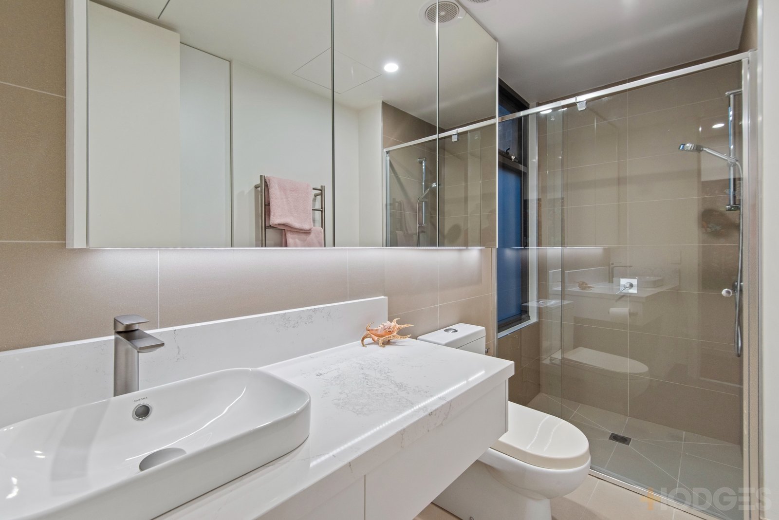 101 / 15 Small Street Hampton