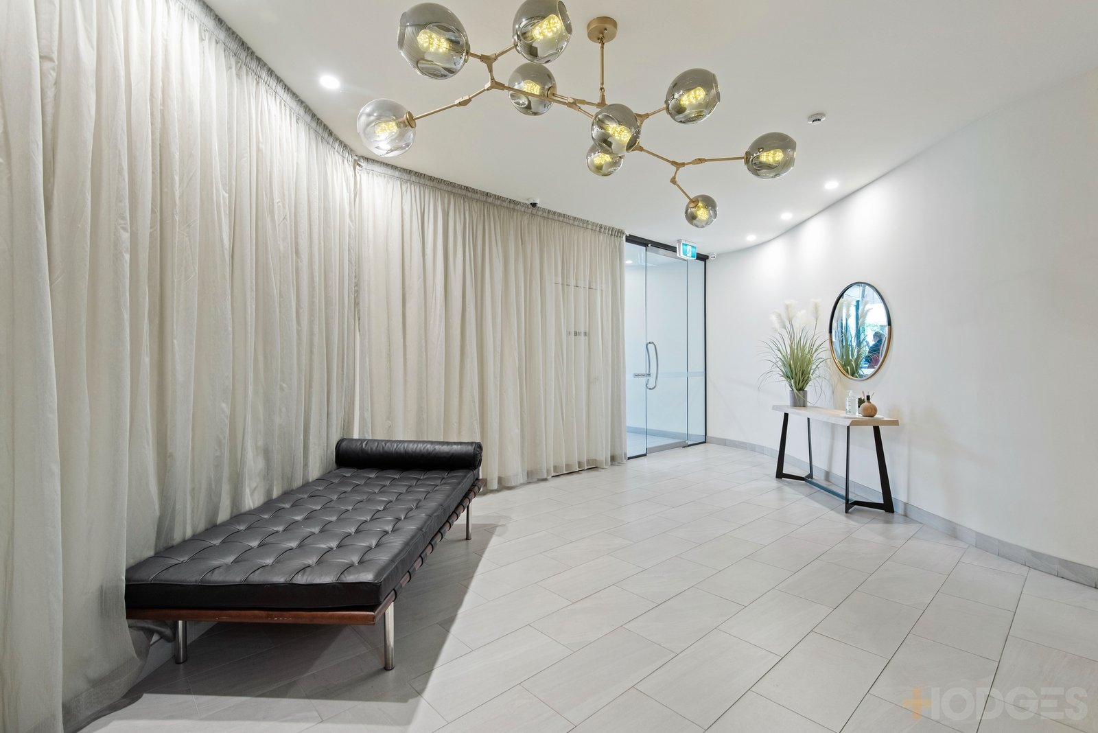 101 / 15 Small Street Hampton