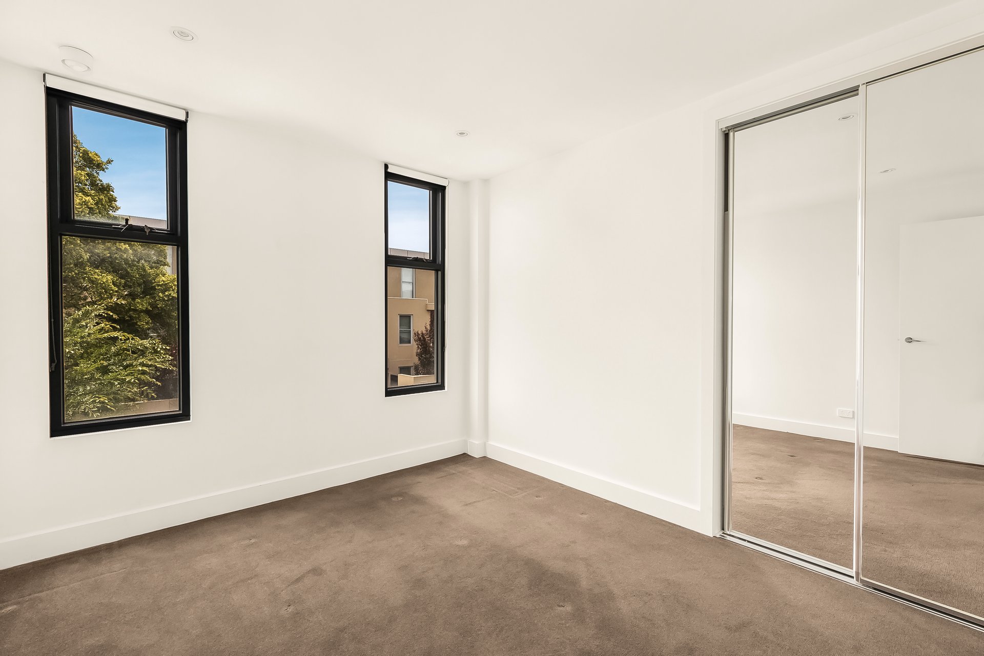Property Gallery Thumbnail 3