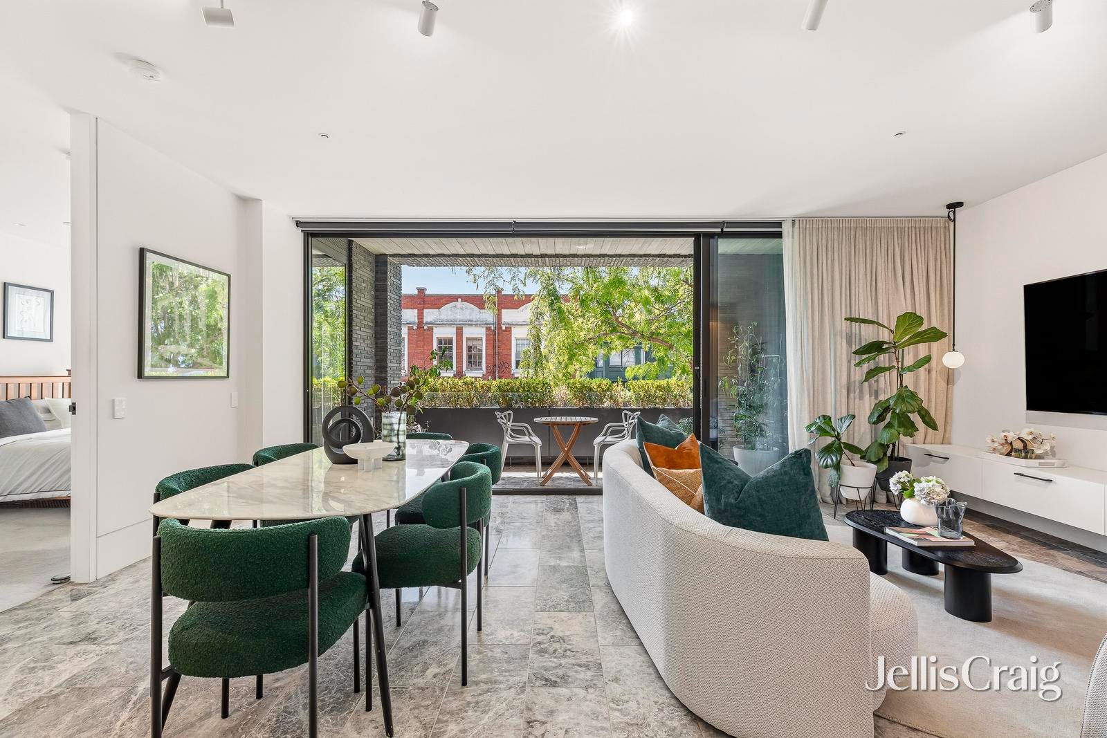101/2 Pine Avenue, Elwood image 1