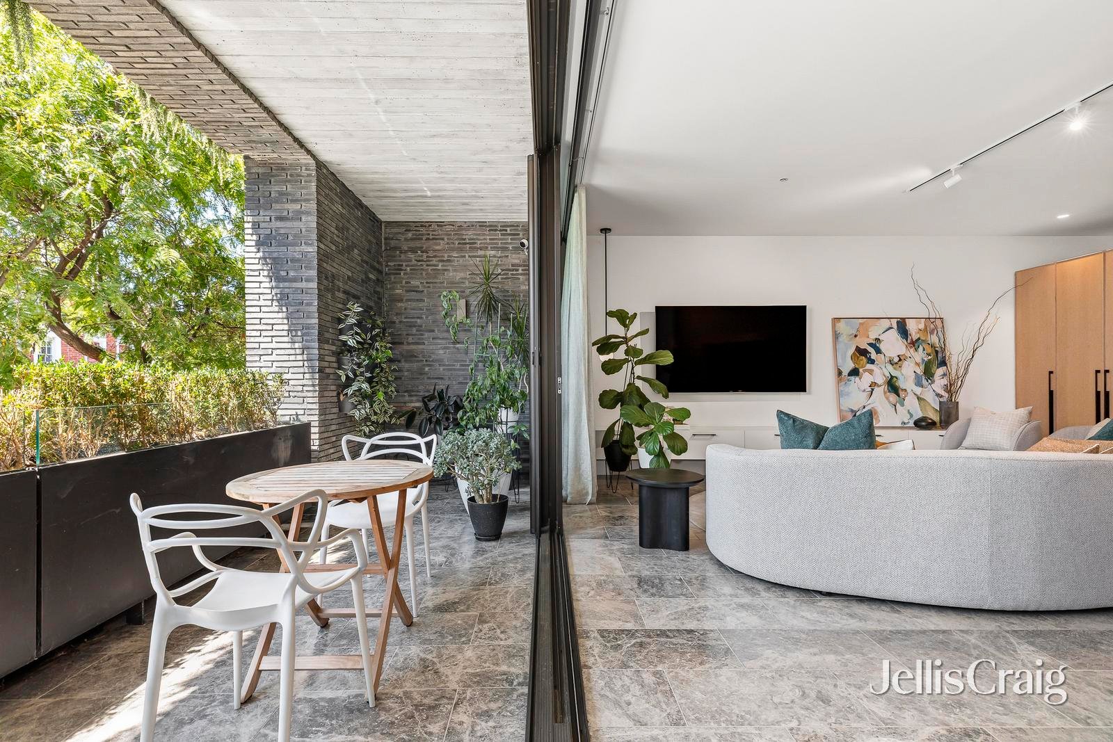 101/2 Pine Avenue, Elwood image 4