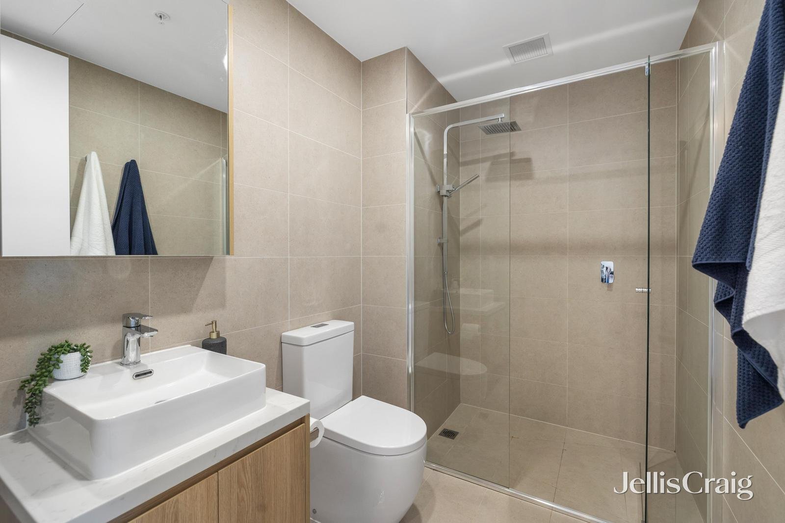 101/21 Collins Street, Chadstone image 5