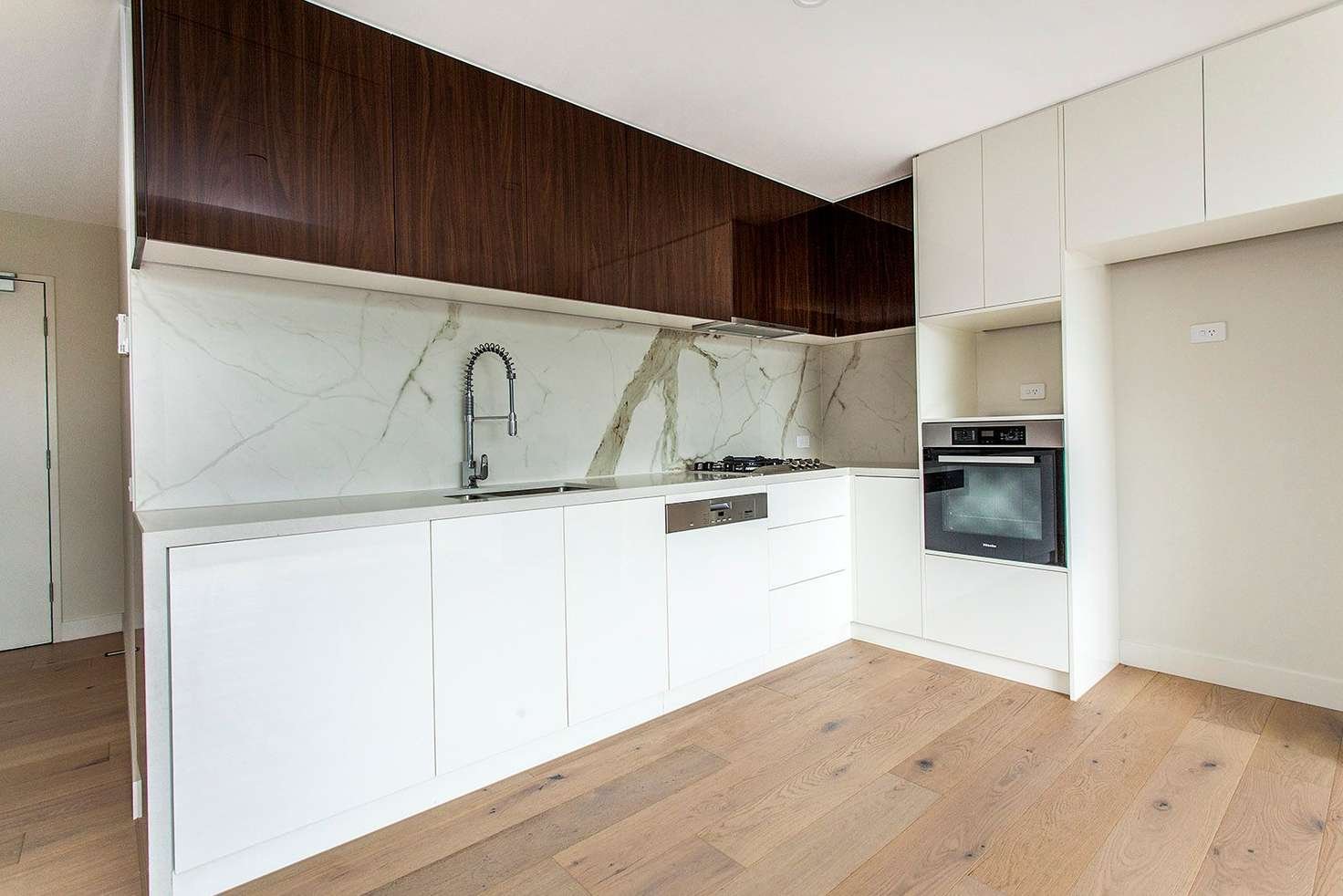 Property Gallery Thumbnail 3