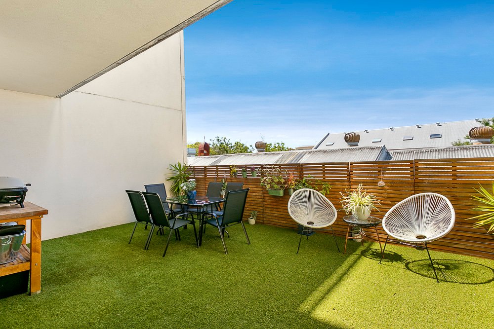 10/125 Ormond Road, Elwood image 1