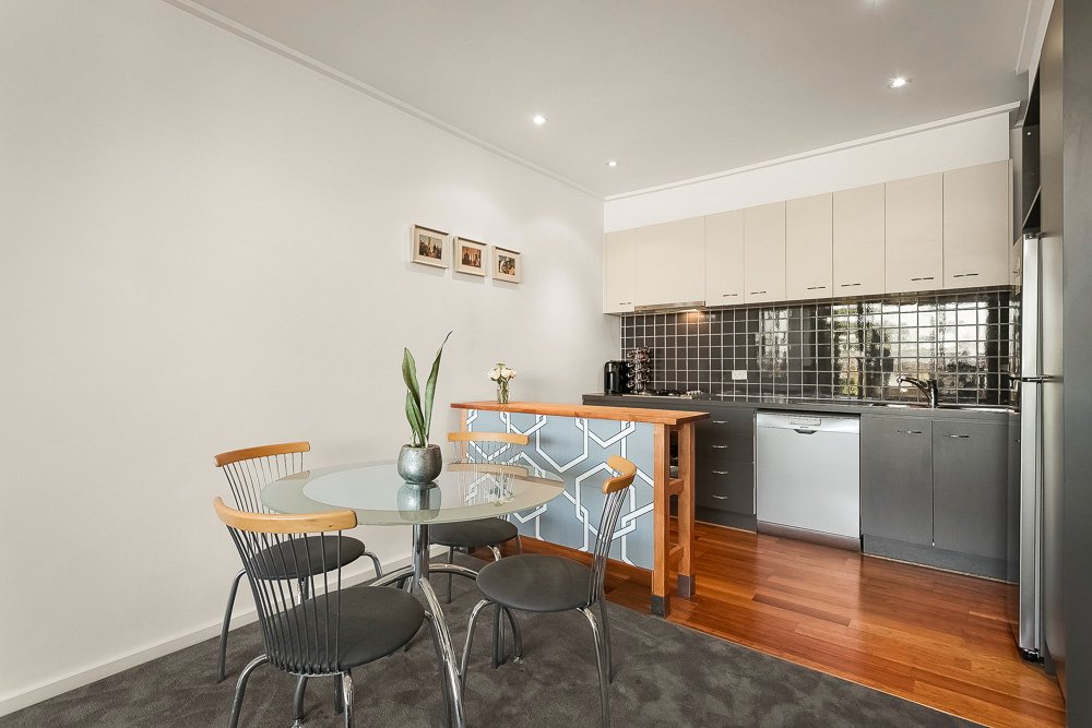10/125 Ormond Road, Elwood image 2