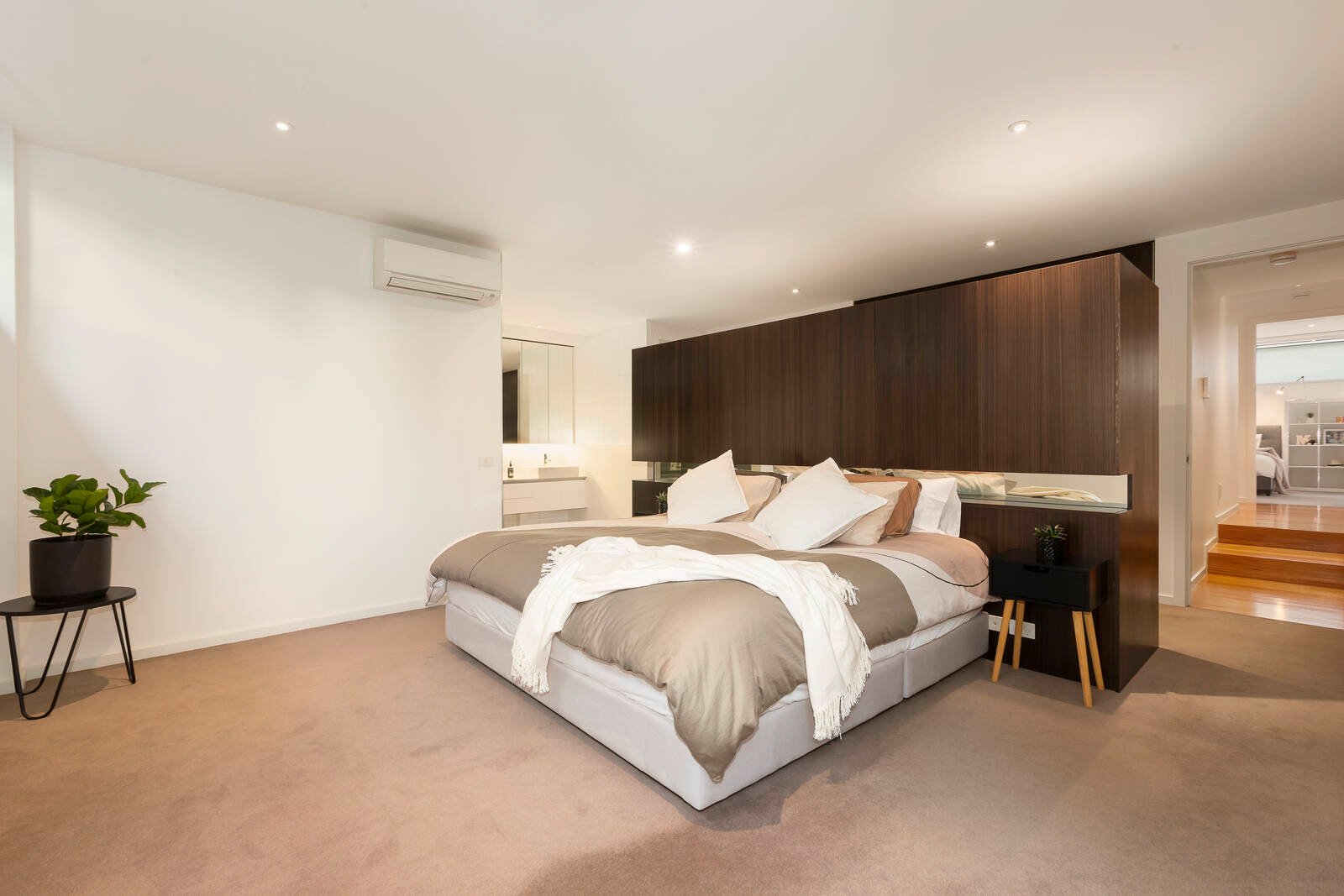Property Gallery Thumbnail 9