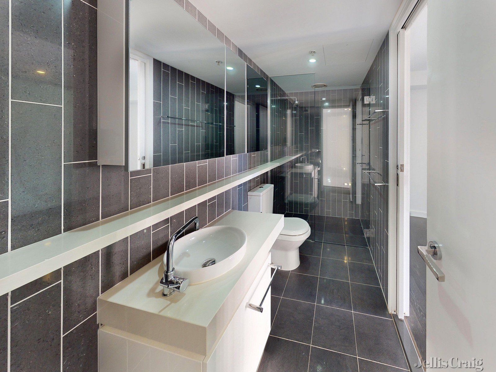1013/338 Kings Way, South Melbourne image 8