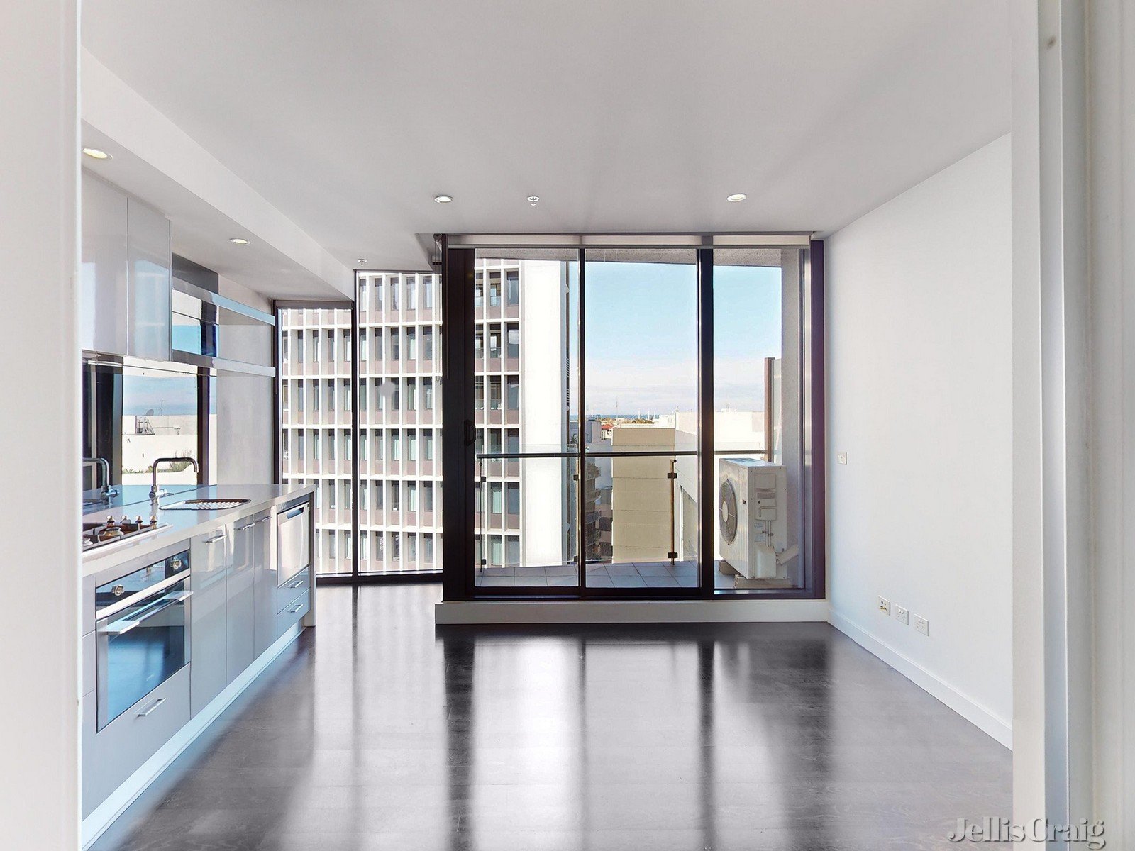 1013/338 Kings Way, South Melbourne image 3