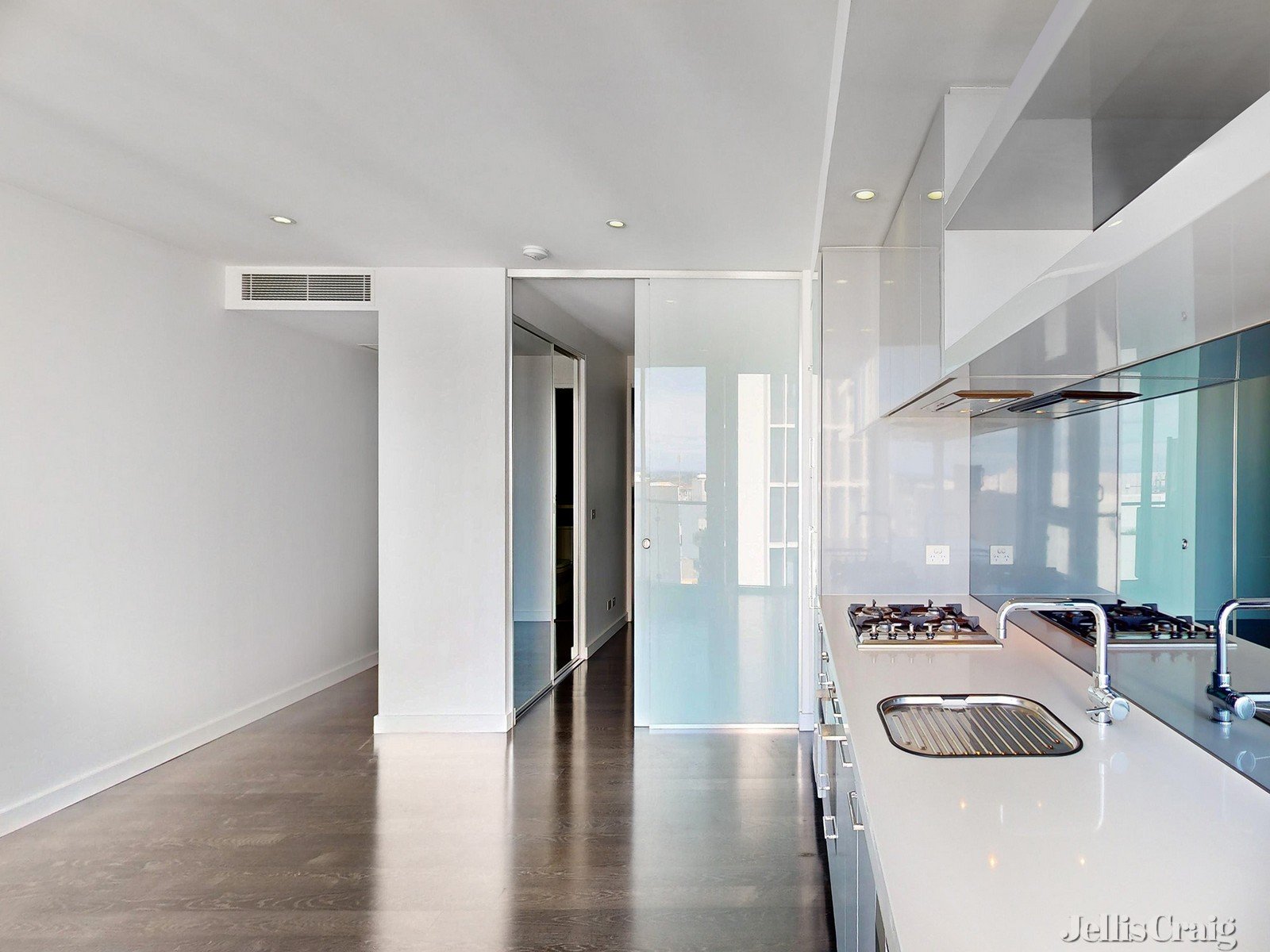 1013/338 Kings Way, South Melbourne image 4