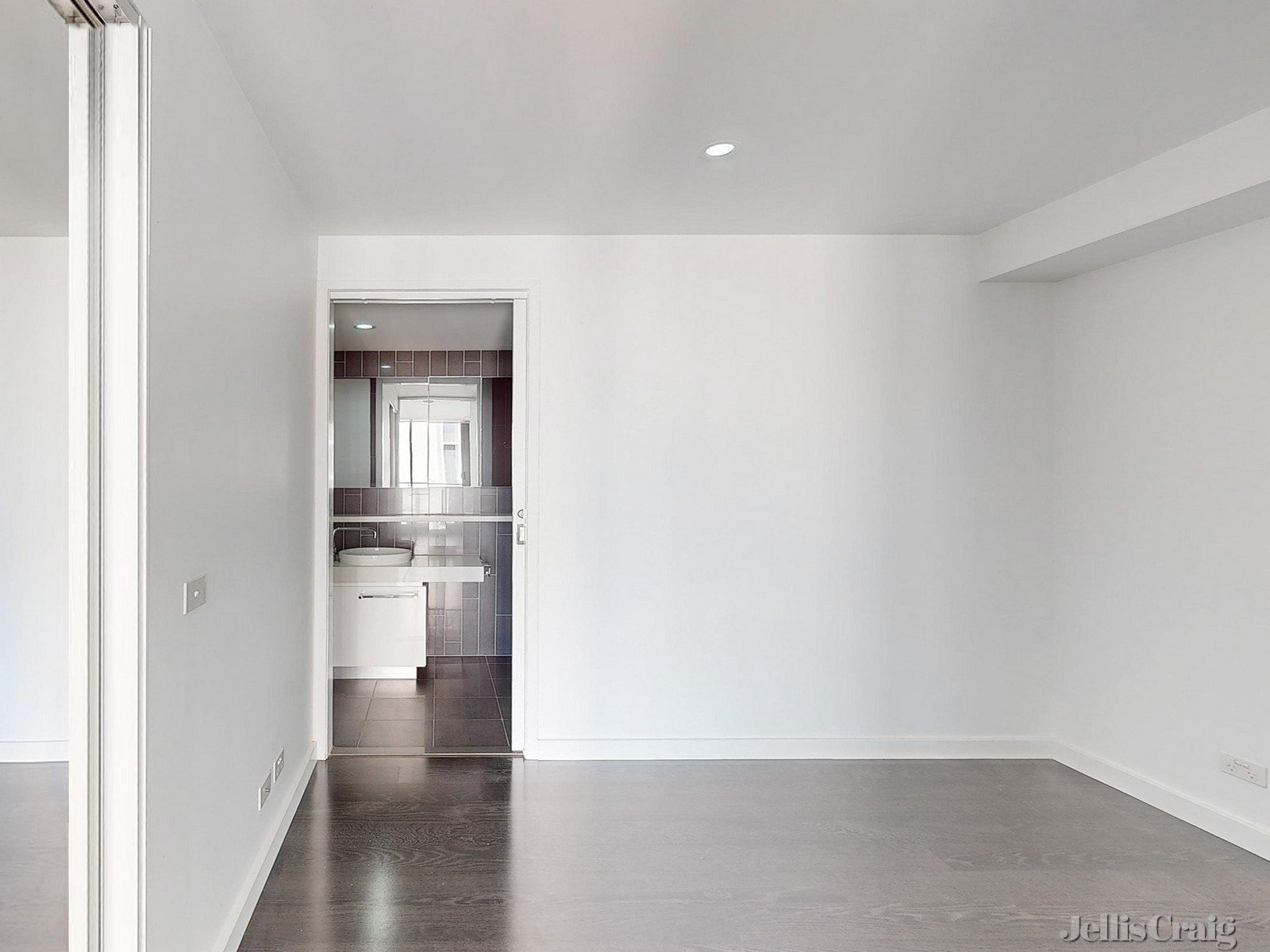 1013/338 Kings Way, South Melbourne image 6