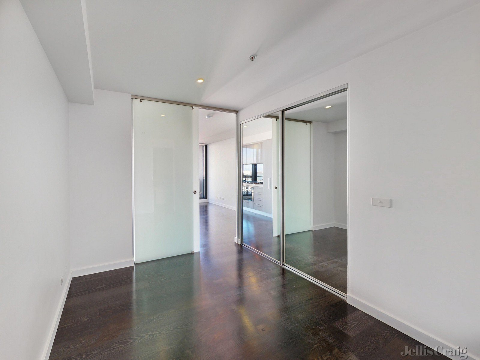 1013/338 Kings Way, South Melbourne image 7
