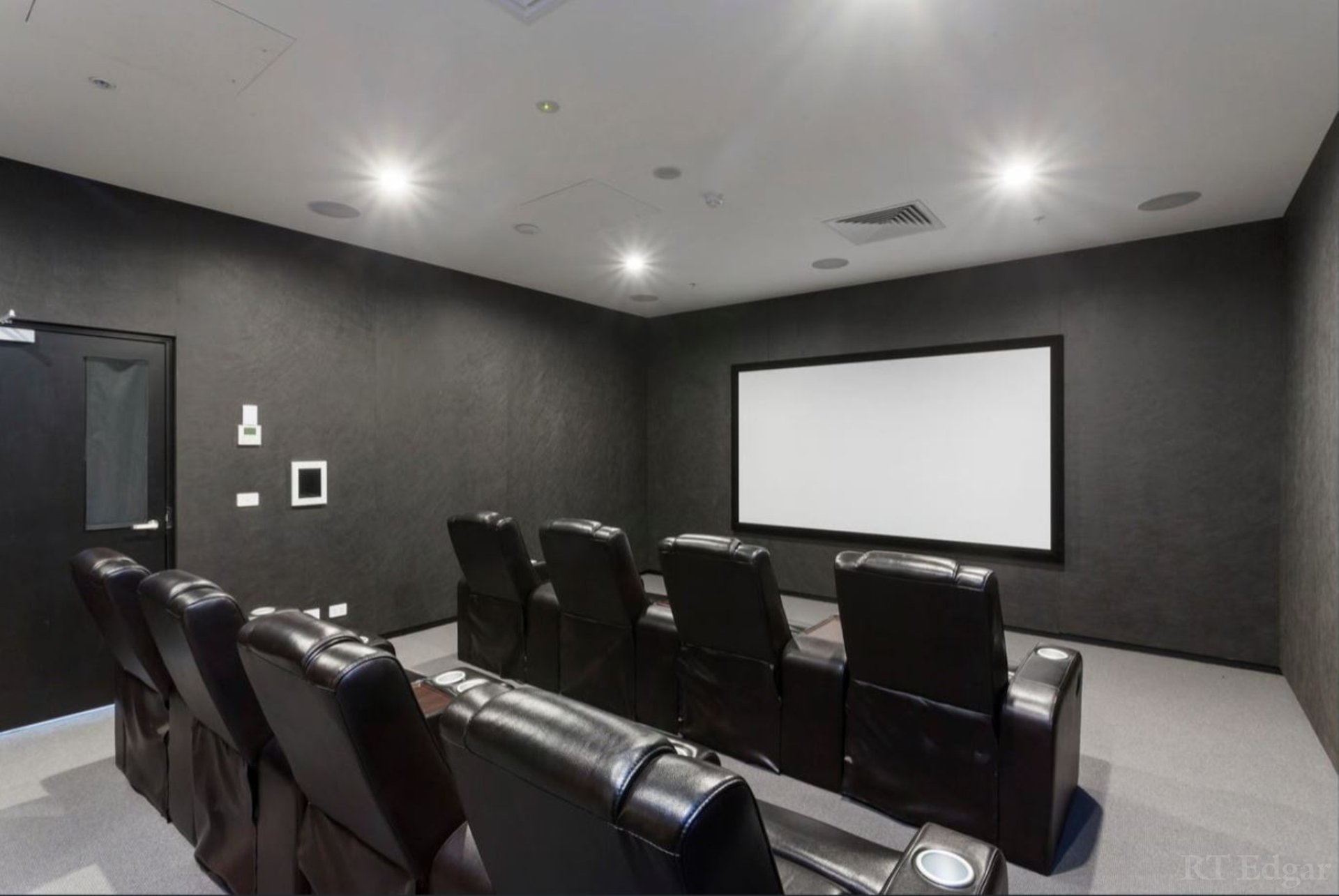 Property Gallery Thumbnail 14