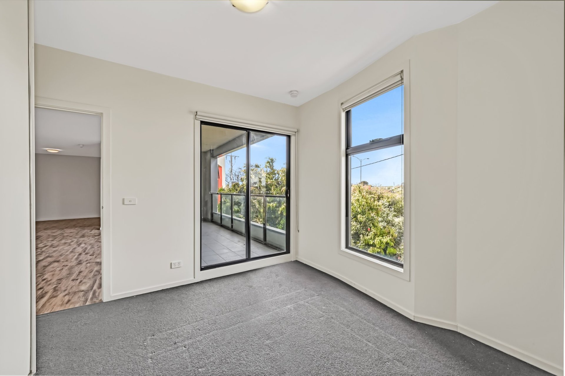 Property Gallery - Main Image