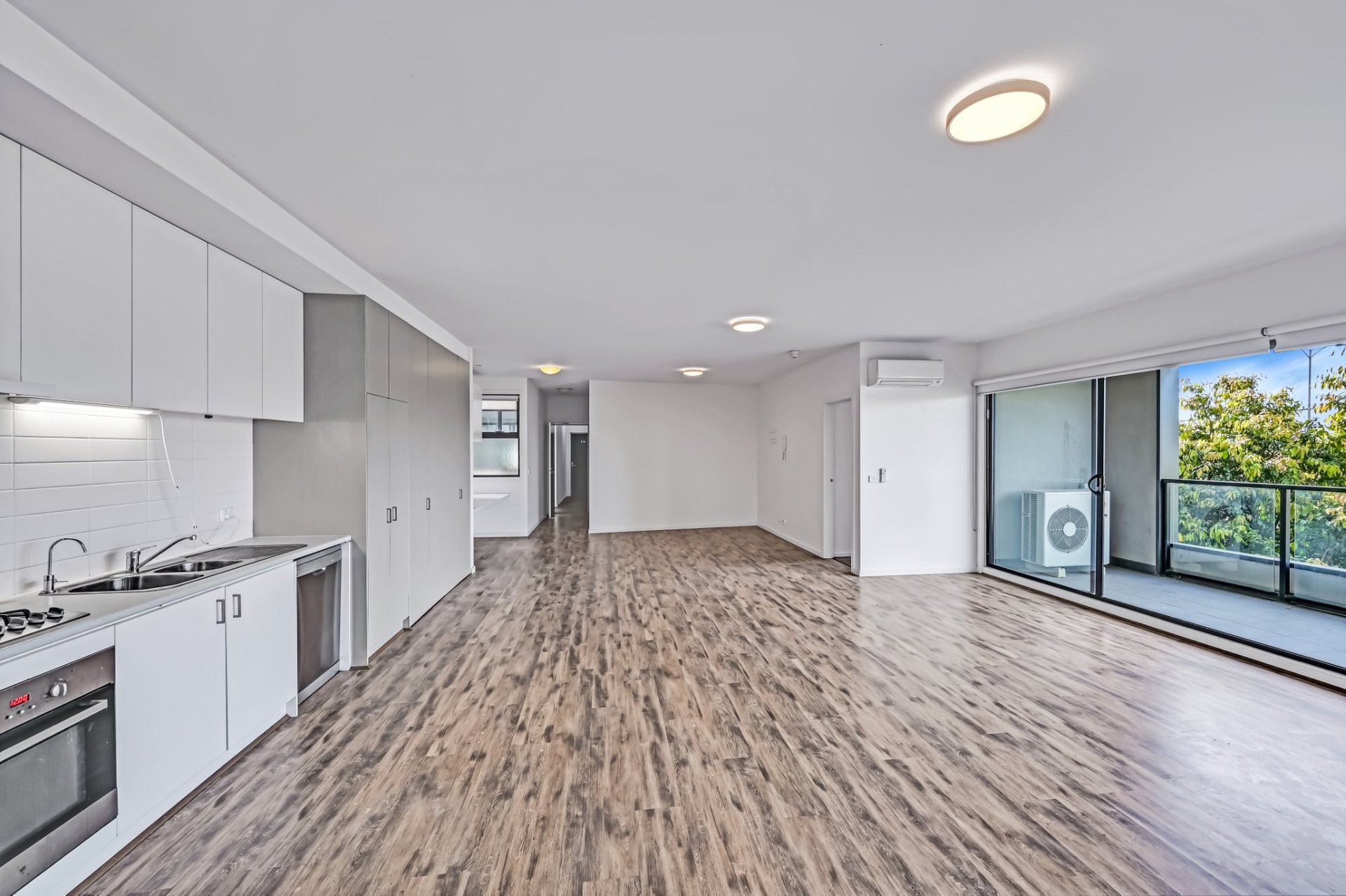 Property Gallery Thumbnail 3