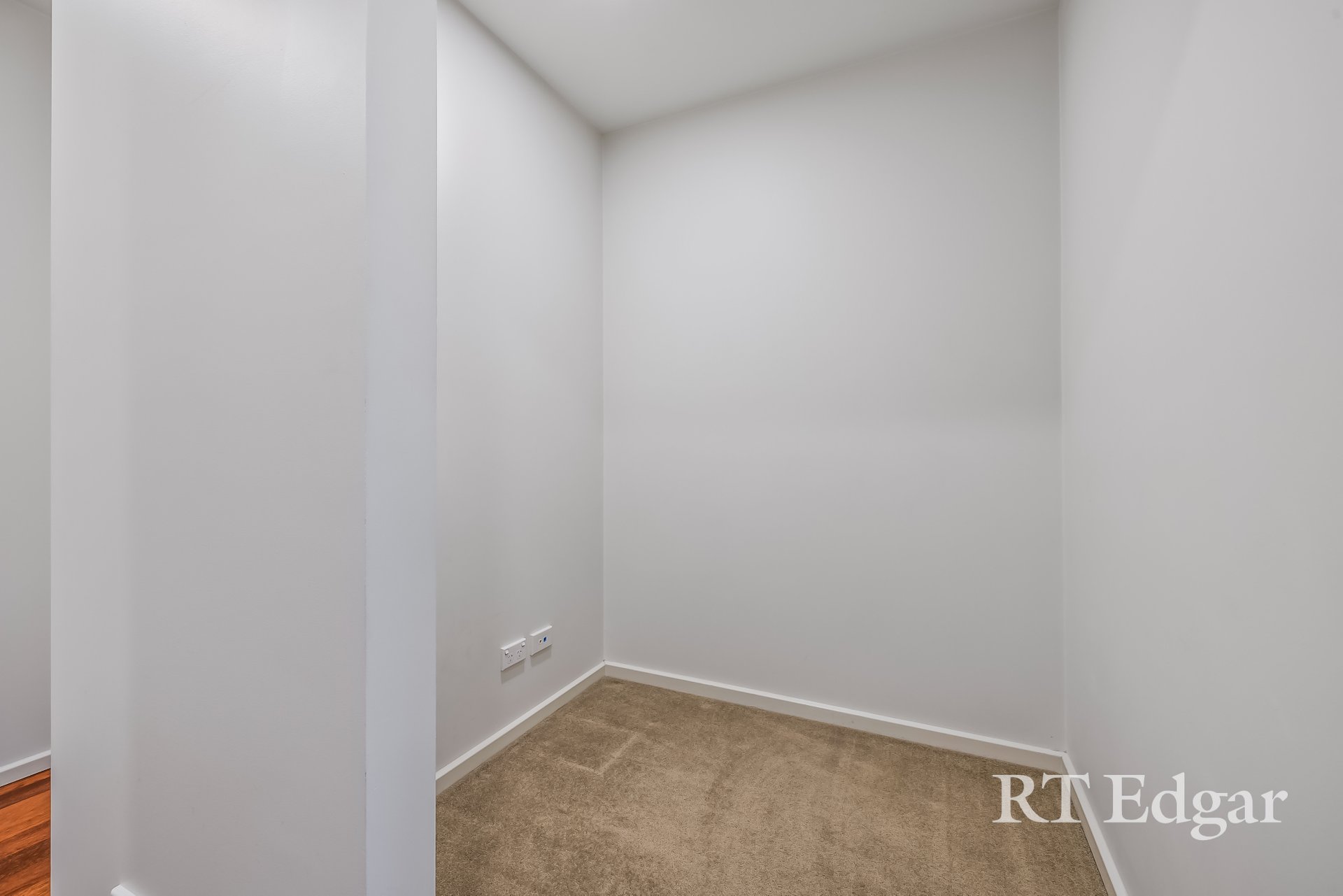 Property Gallery Thumbnail 8