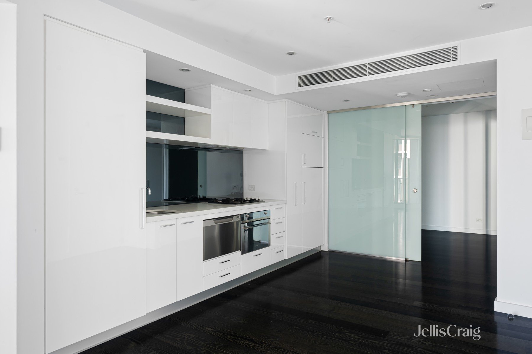 1015/338 Kings Way, South&nbsp;Melbourne image 3