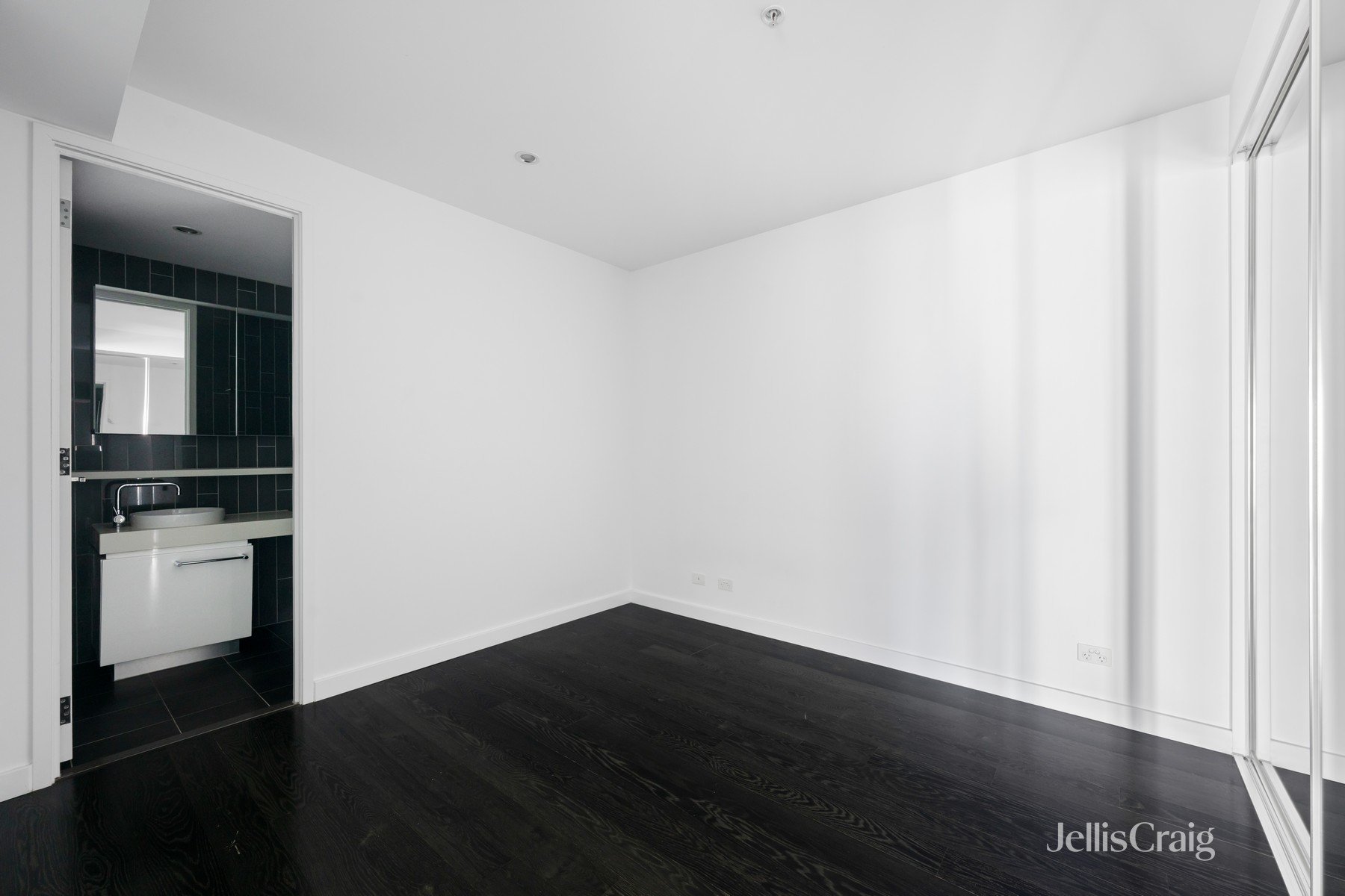1015/338 Kings Way, South&nbsp;Melbourne image 5