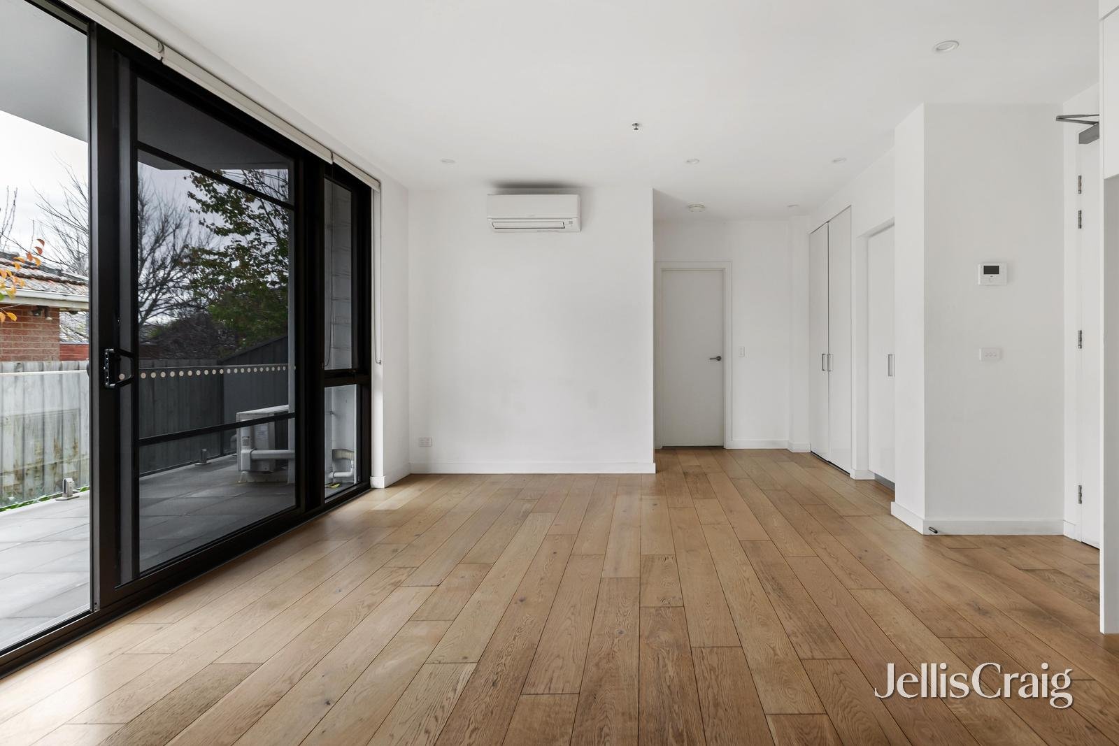 10/16 Bent Street, Bentleigh image 2