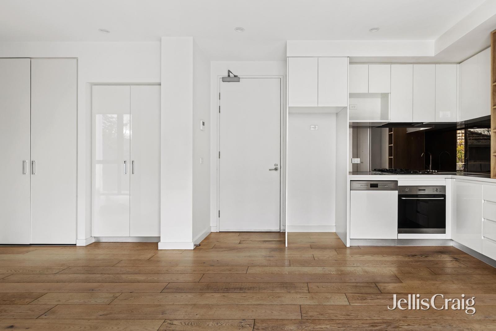 10/16 Bent Street, Bentleigh image 4