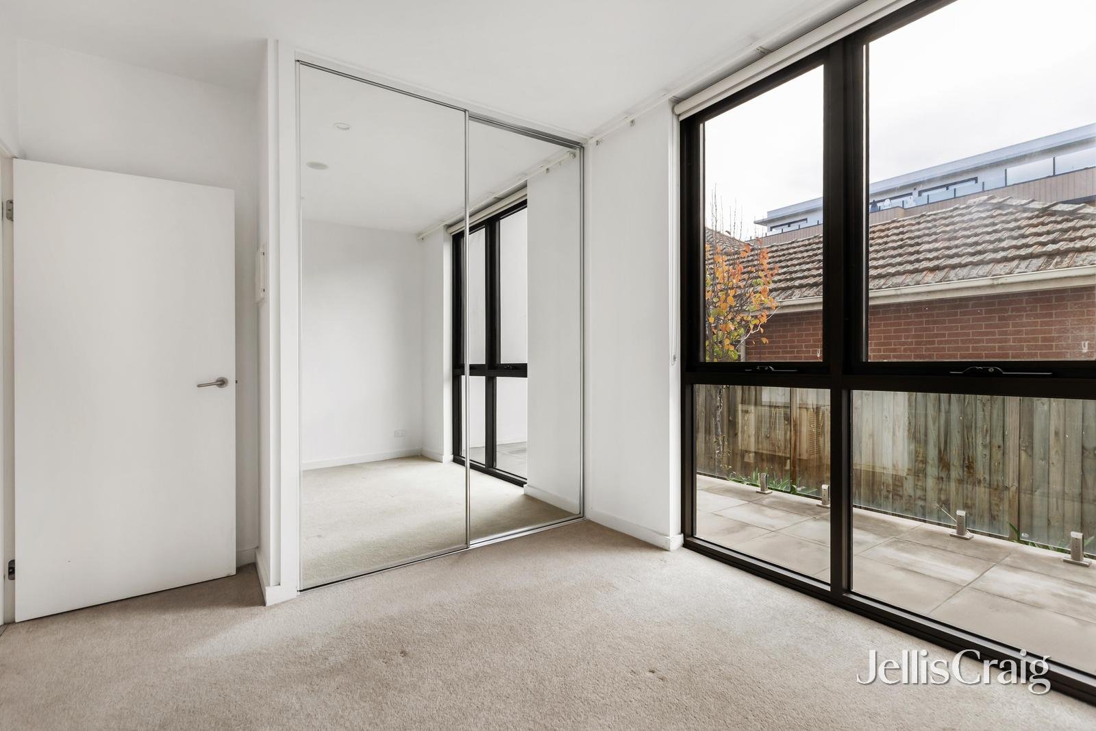 10/16 Bent Street, Bentleigh image 6