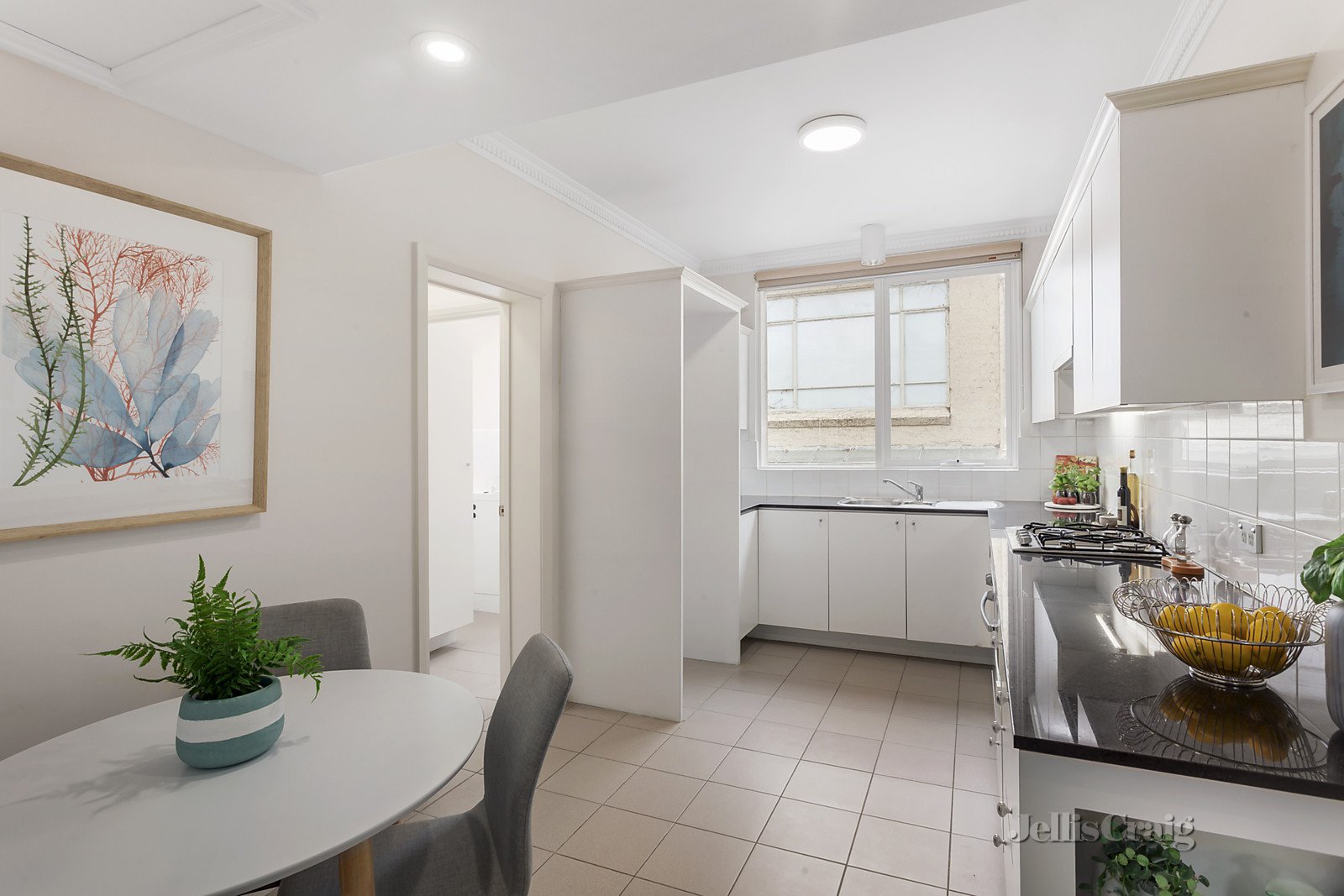 10/16 Maple Grove, Toorak image 4