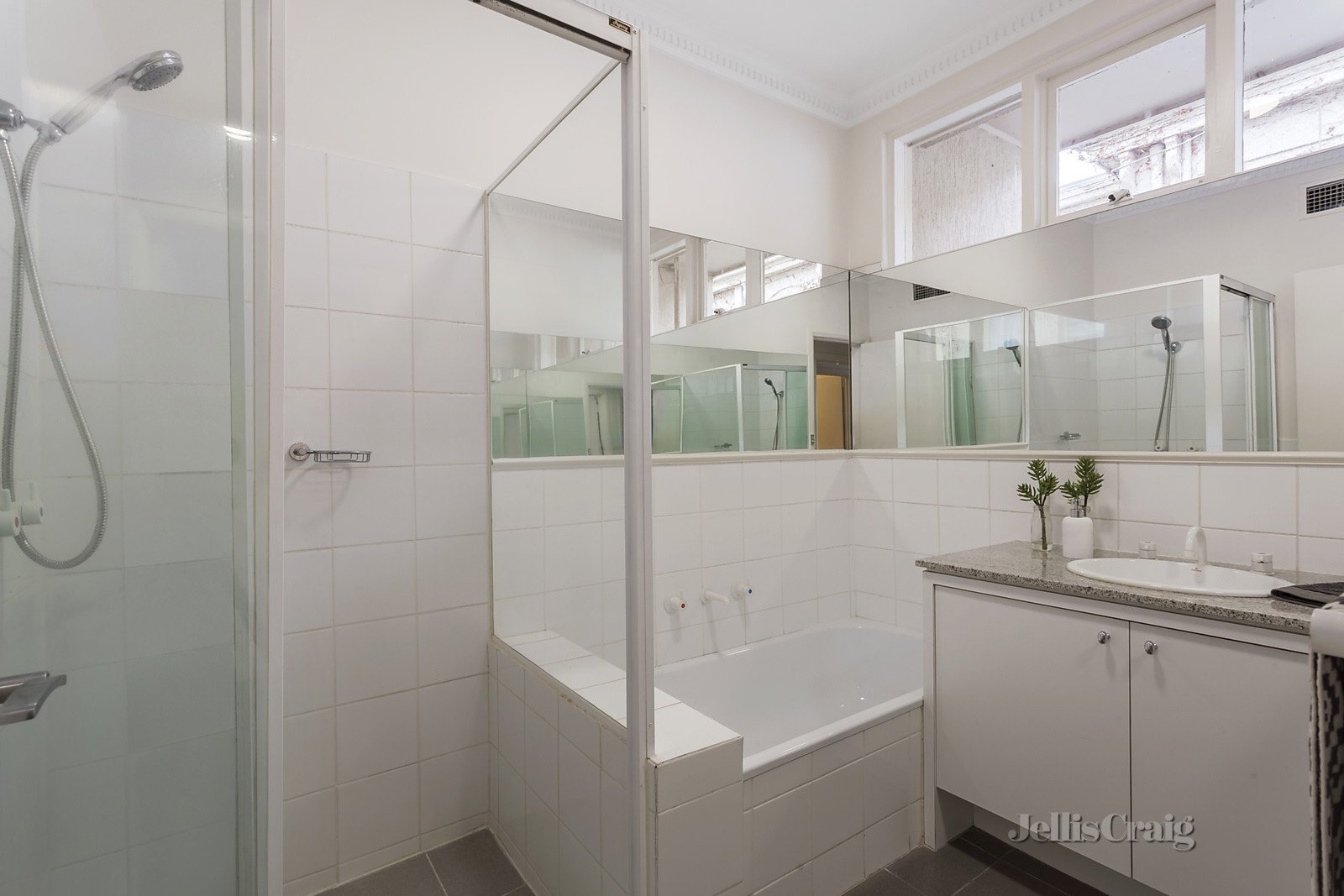 10/16 Maple Grove, Toorak image 7