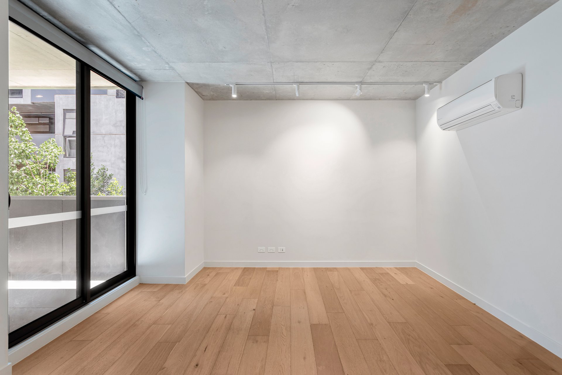 Property Gallery Thumbnail 3