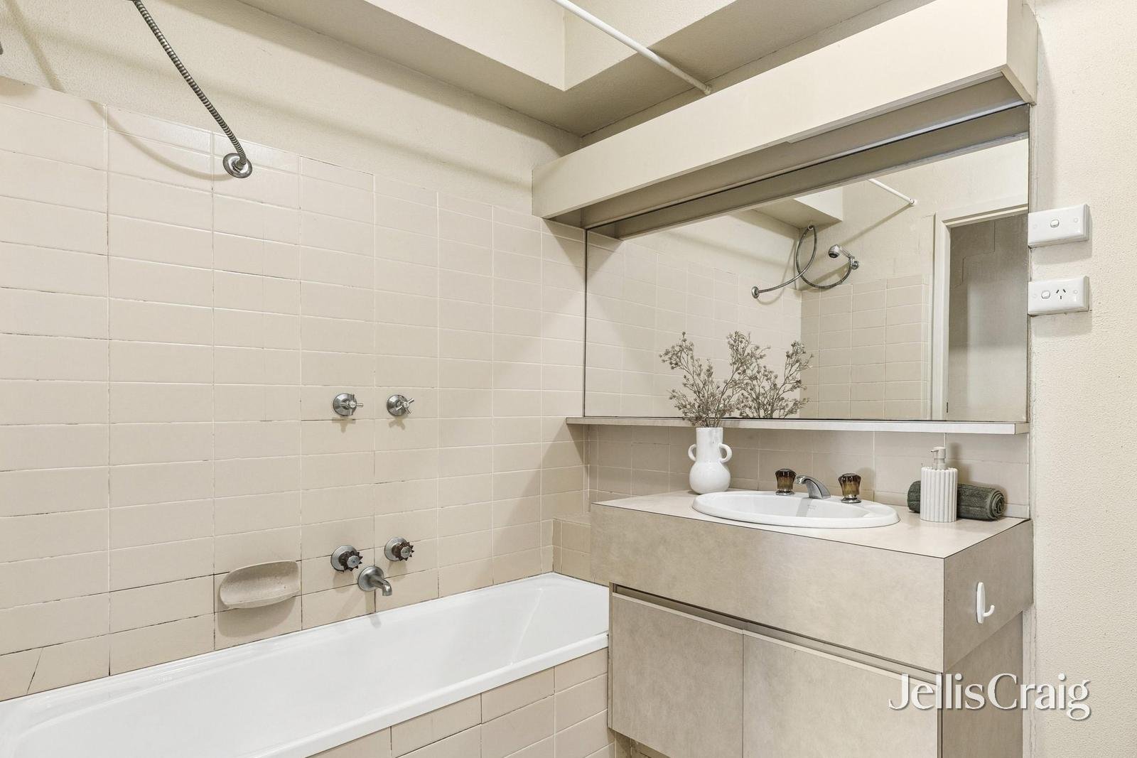 101/64 Eastern Beach Road, Geelong image 13