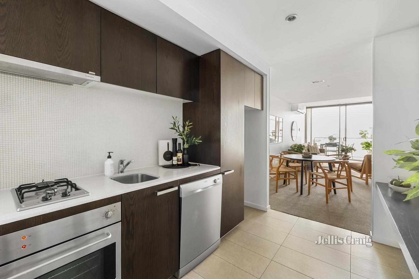 1016v/162 Albert Street, East Melbourne image 2