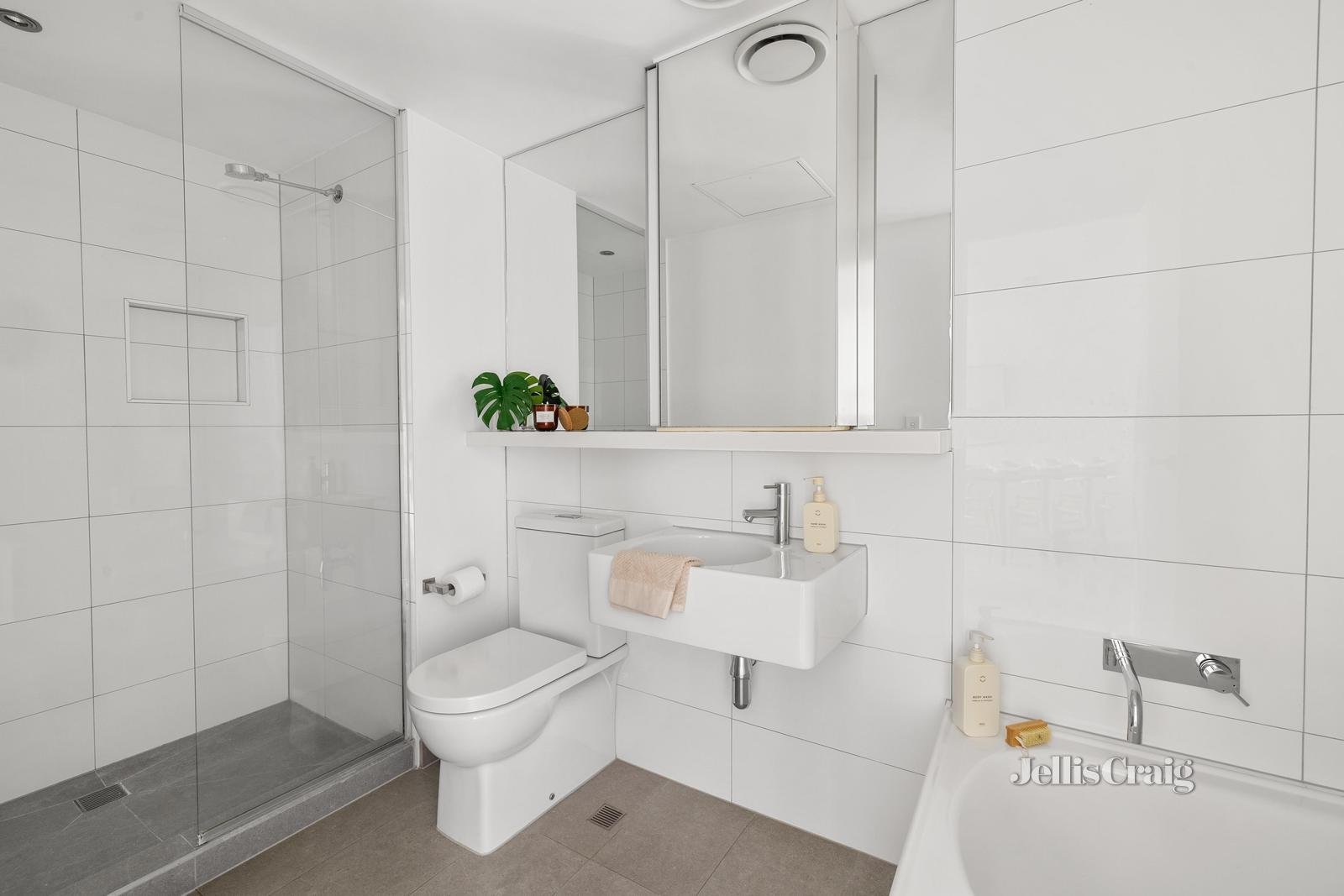 1016v/162 Albert Street, East Melbourne image 7