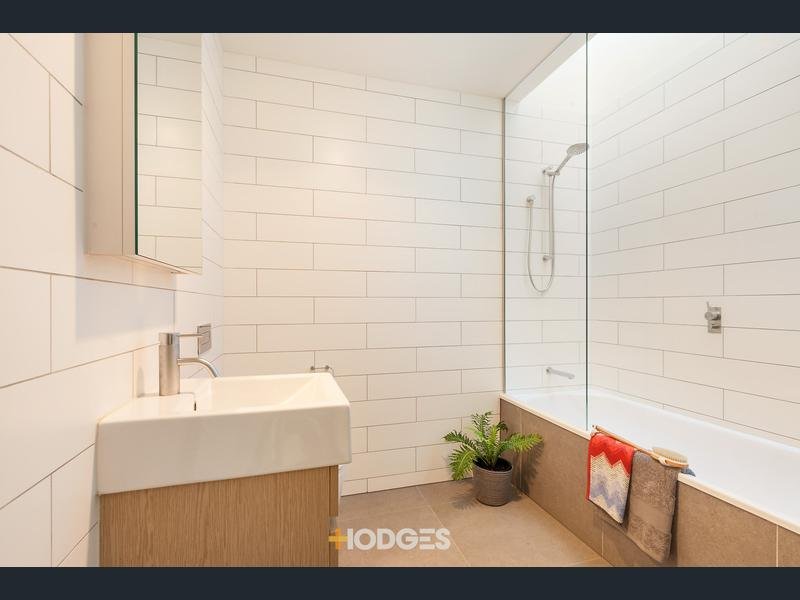 10 / 17-21 Landcox Street Brighton East