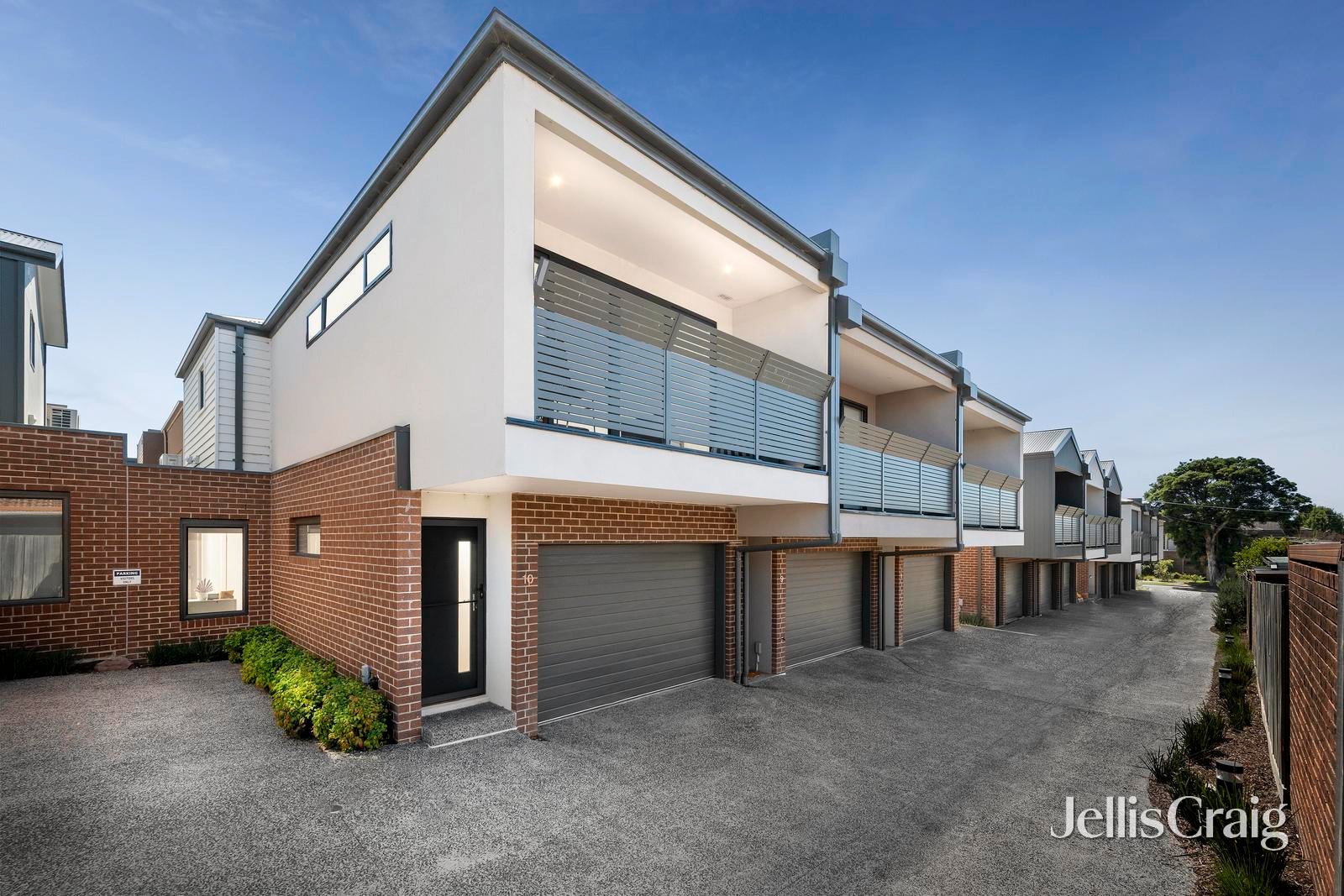 10/17 McComb Street, Lilydale image 1