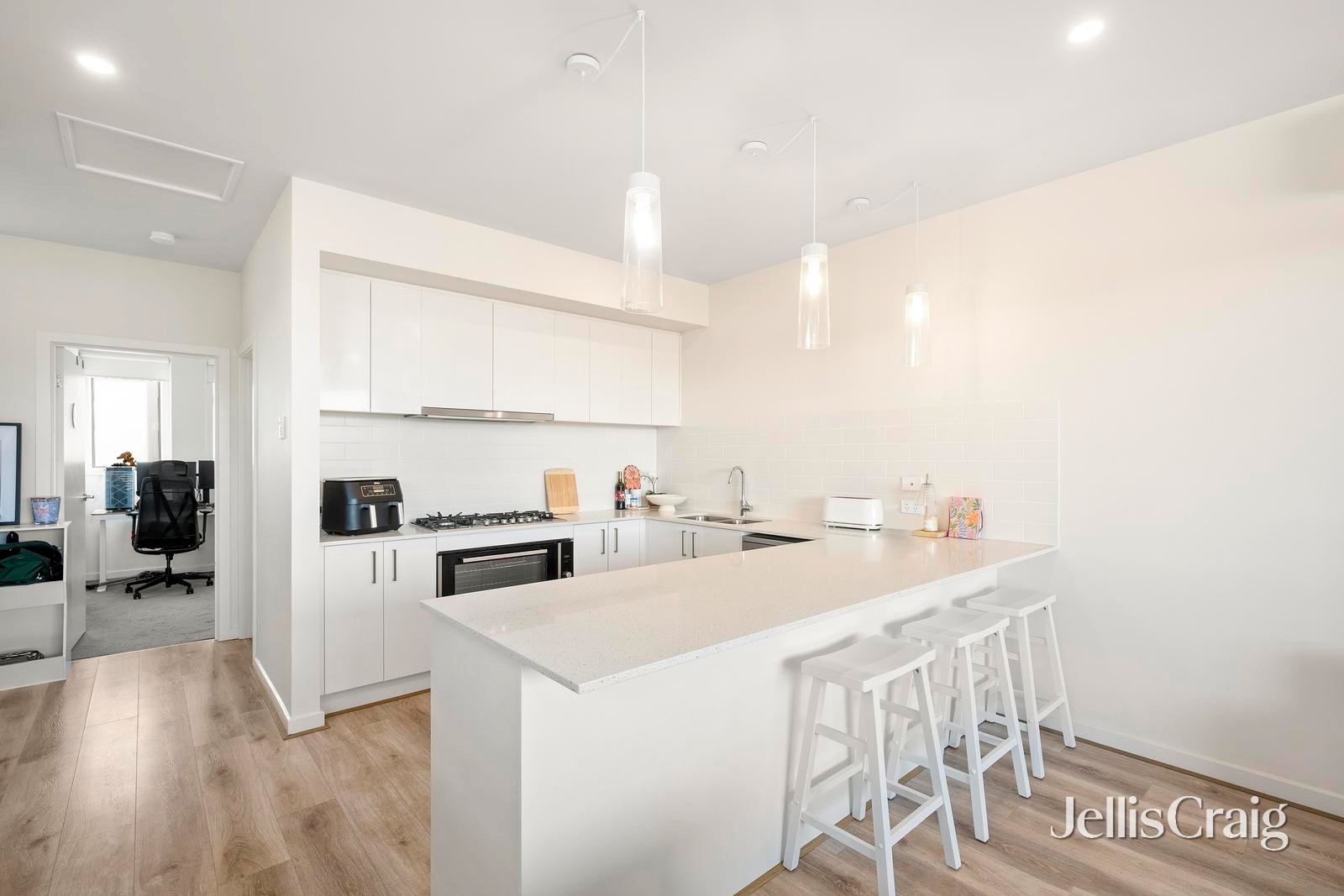 10/17 McComb Street, Lilydale image 2