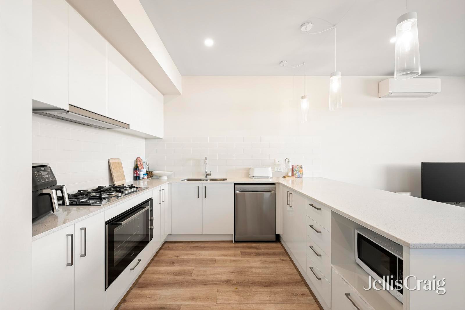 10/17 McComb Street, Lilydale image 3